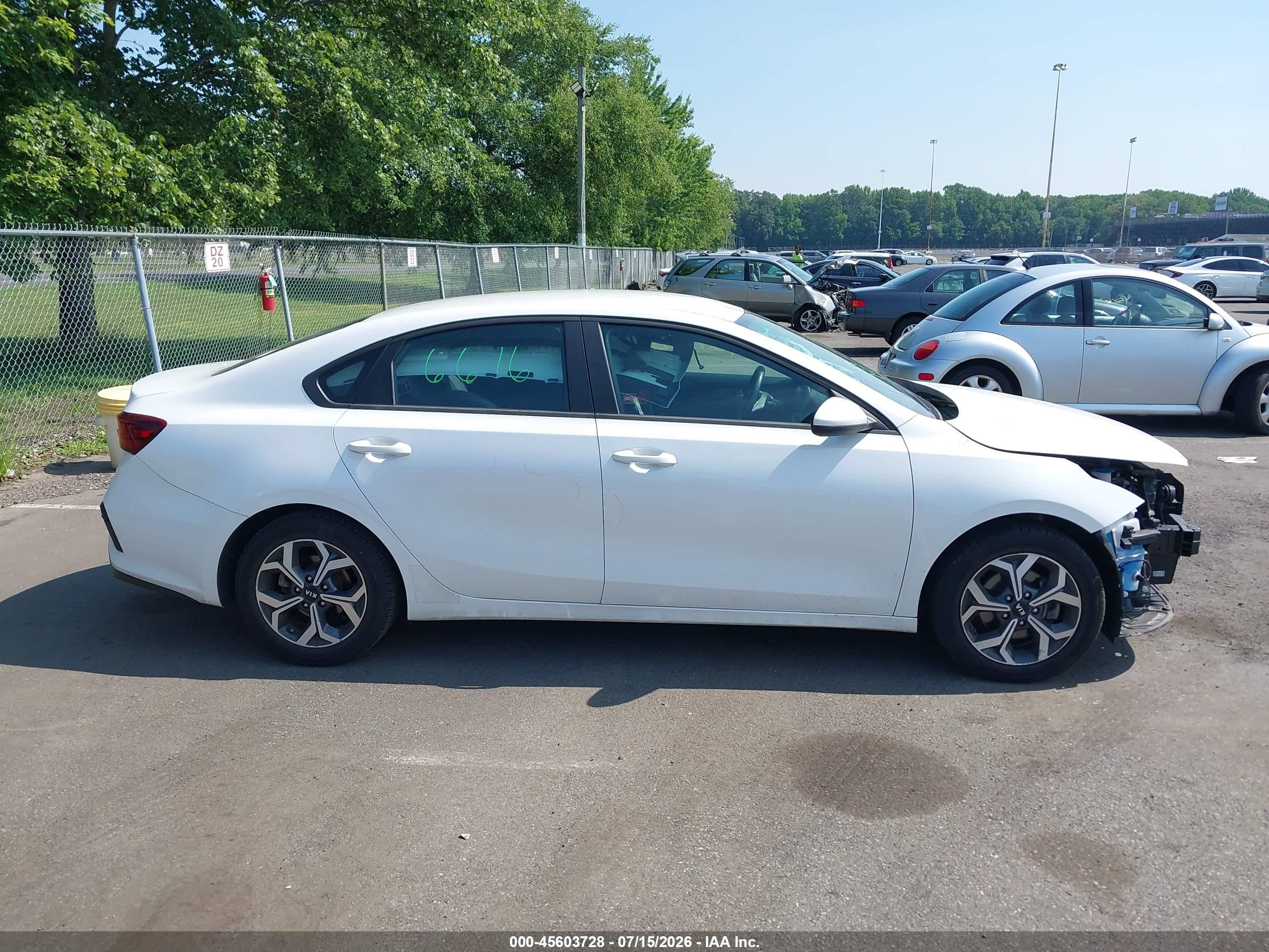 2021 Kia Forte Lxs White vin: 3KPF24AD0ME388387
