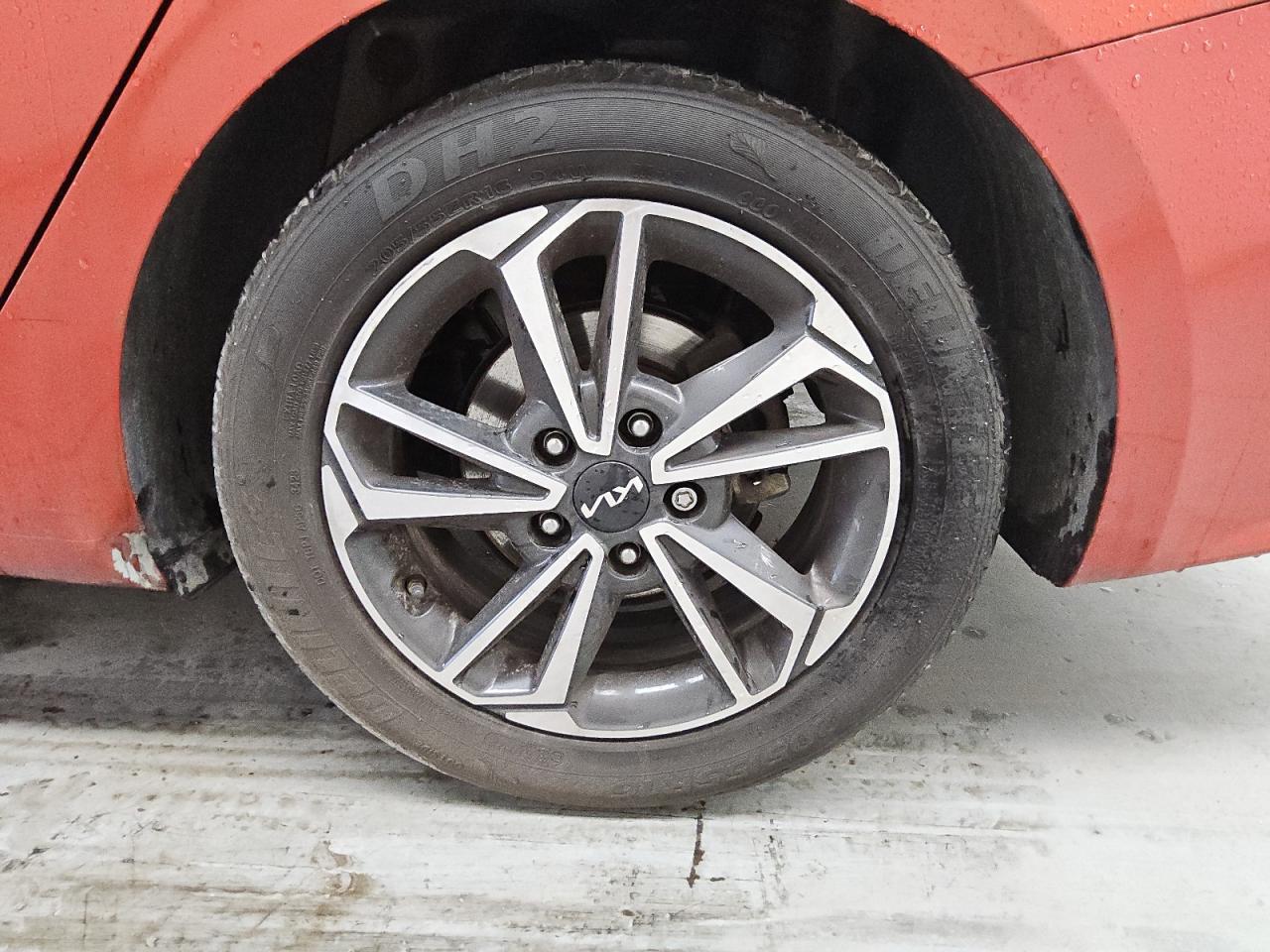 2022 Kia Forte Lxs Orange vin: 3KPF24AD0NE495585 Damage: Left Rocker Panel, Dent(S) W/ Paint Dmg, 1 To 2 Inches