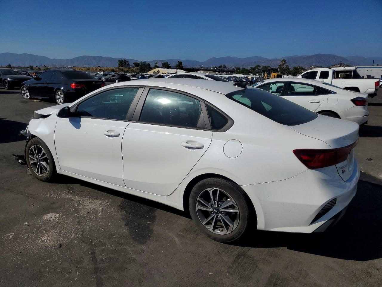 2024 Kia Forte Lxs White vin: 3KPF24AD0RE696392