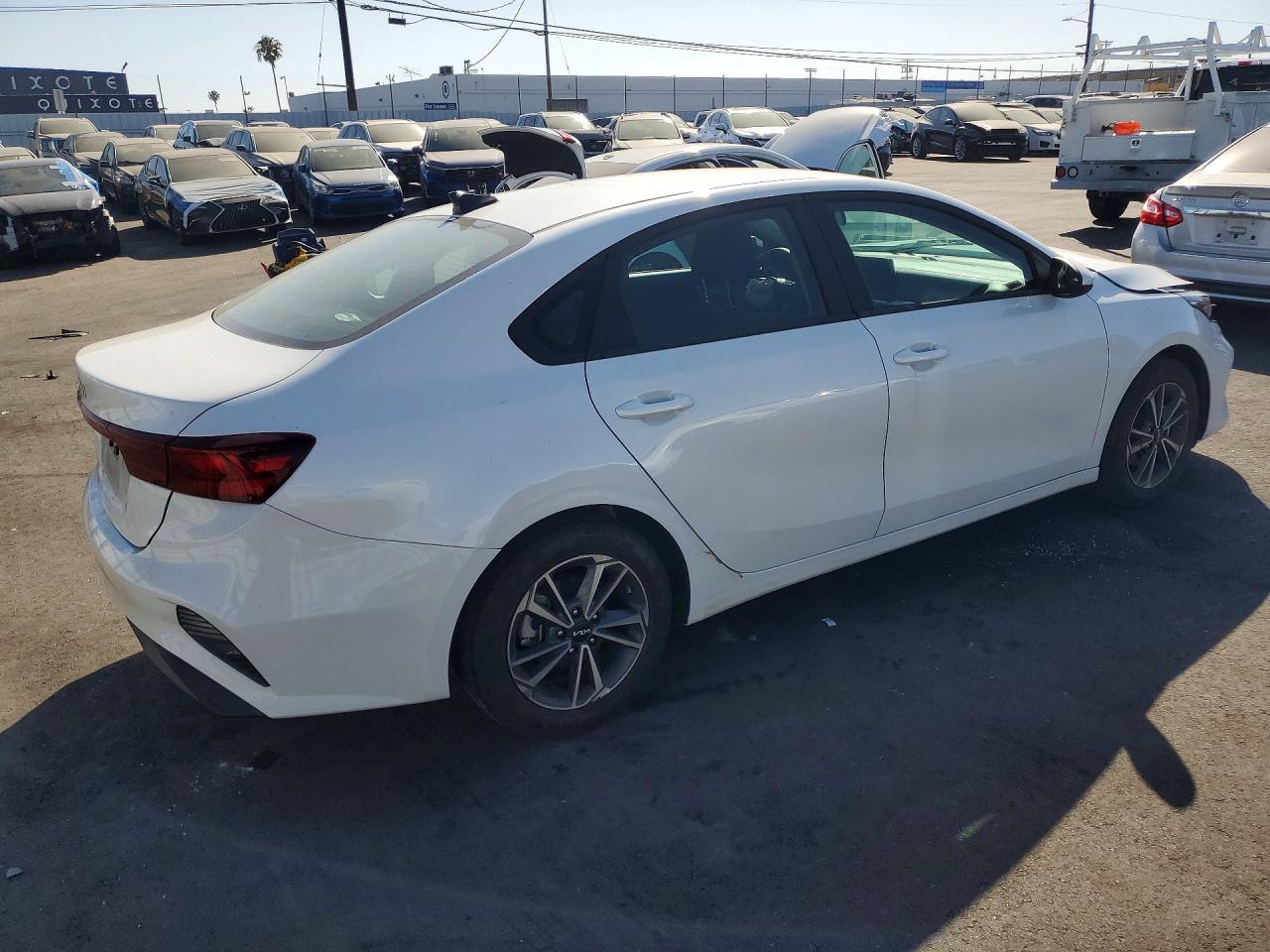 2024 Kia Forte Lxs White vin: 3KPF24AD0RE696392