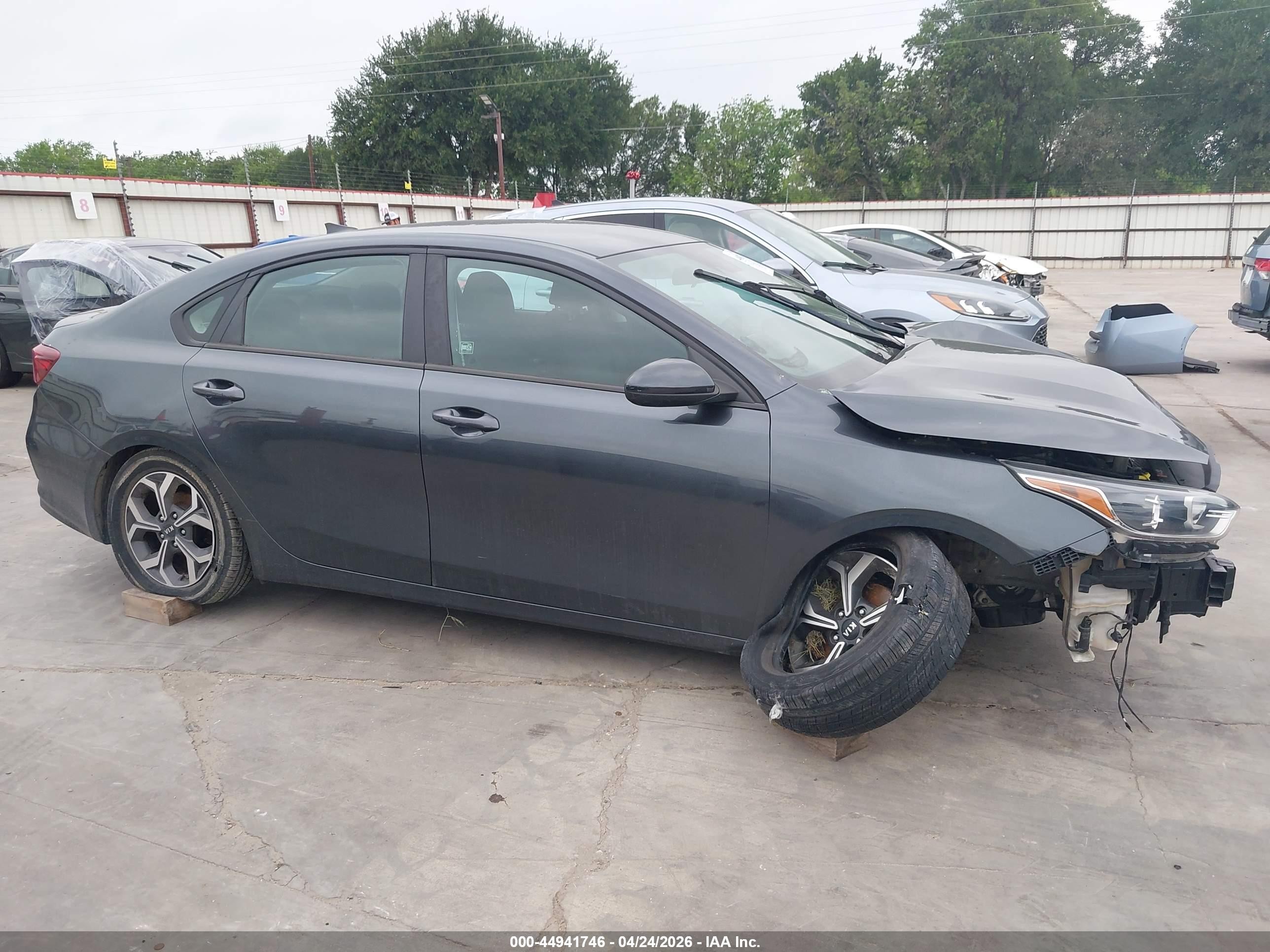 2020 Kia Forte Lxs Gray vin: 3KPF24AD1LE141426