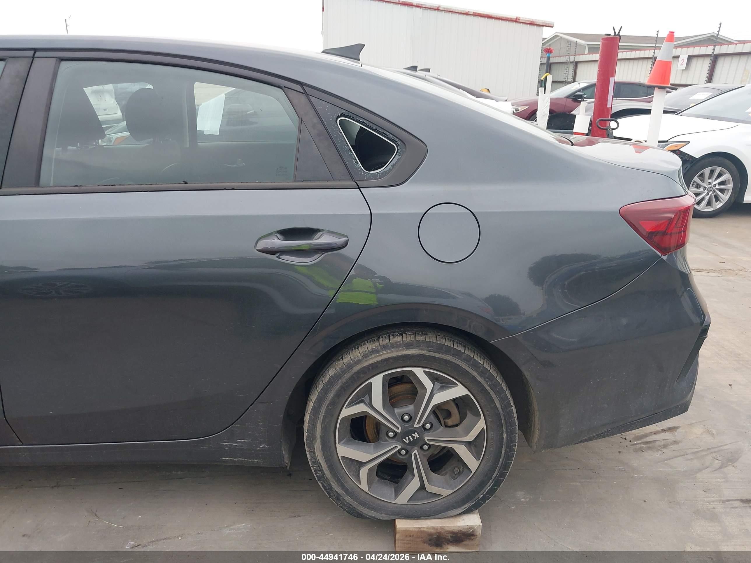 2020 Kia Forte Lxs Gray vin: 3KPF24AD1LE141426