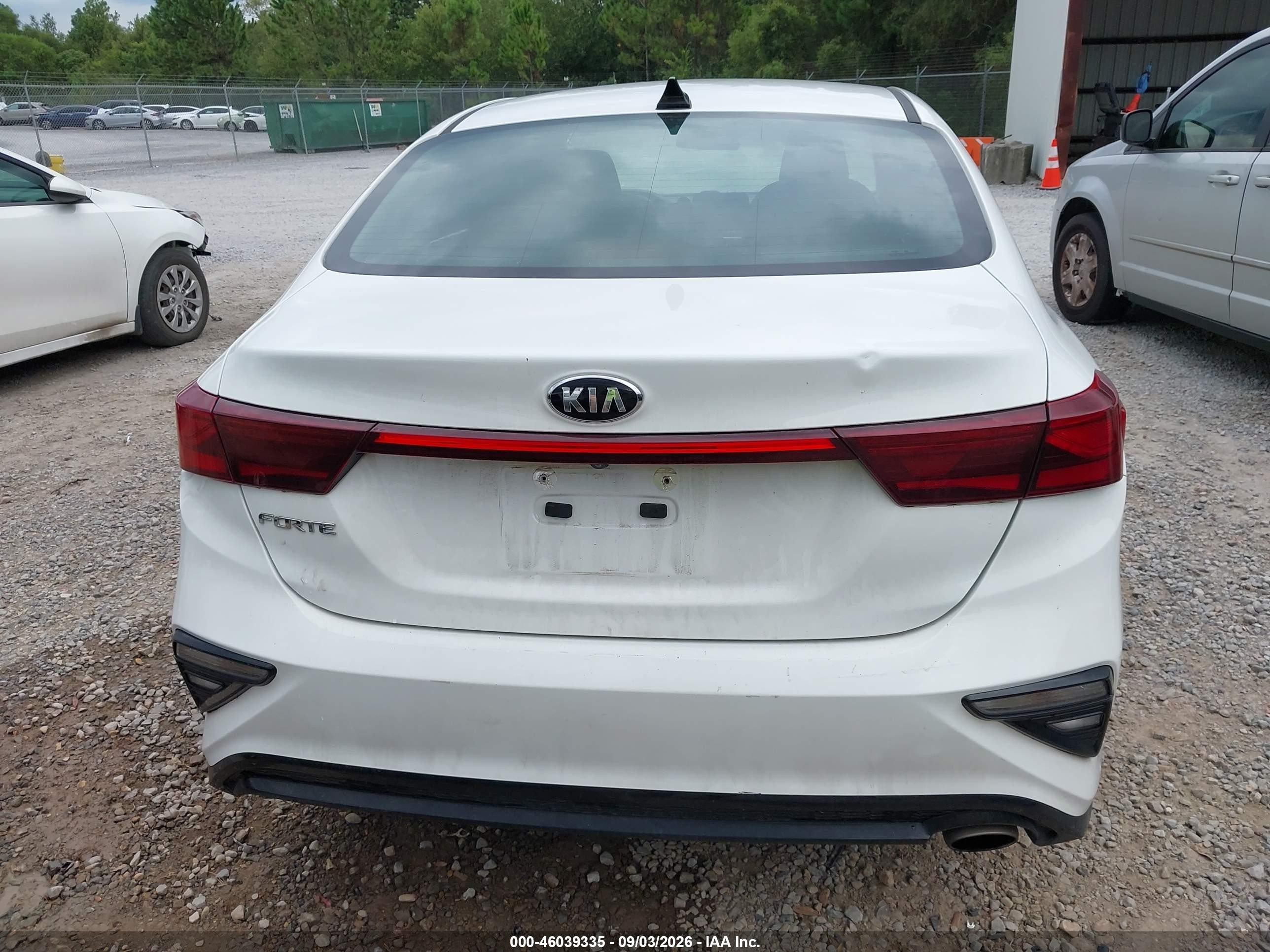 2020 Kia Forte Lxs White vin: 3KPF24AD1LE205979