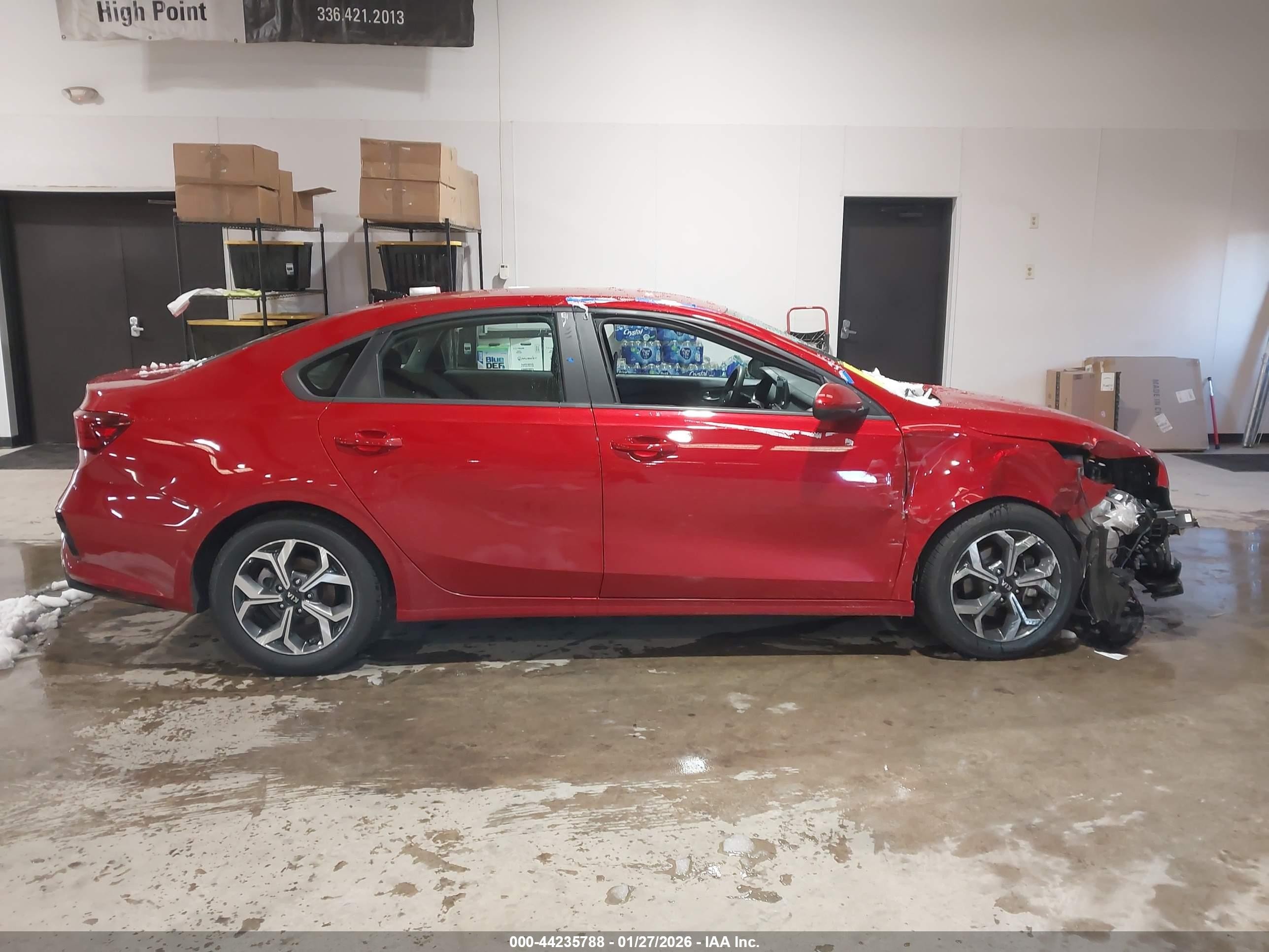 2021 Kia Forte Lxs Red vin: 3KPF24AD1ME330854