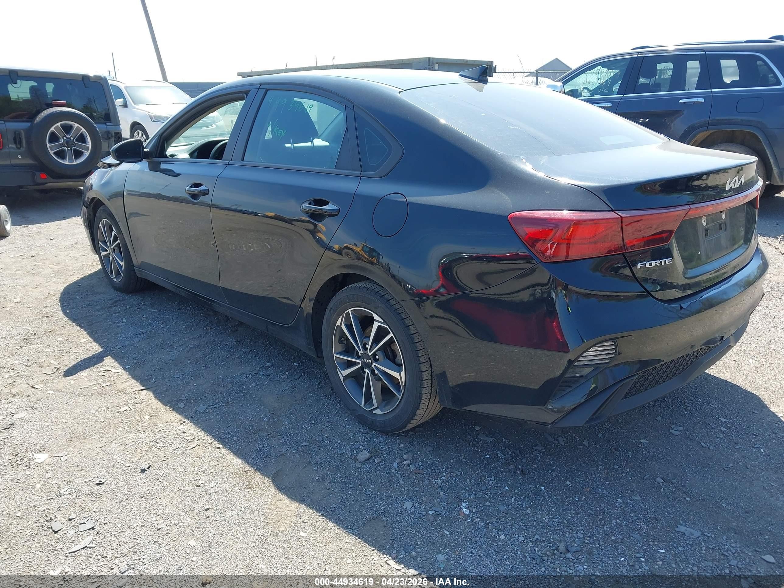 2022 Kia Forte Lxs Черный vin: 3KPF24AD1NE456388