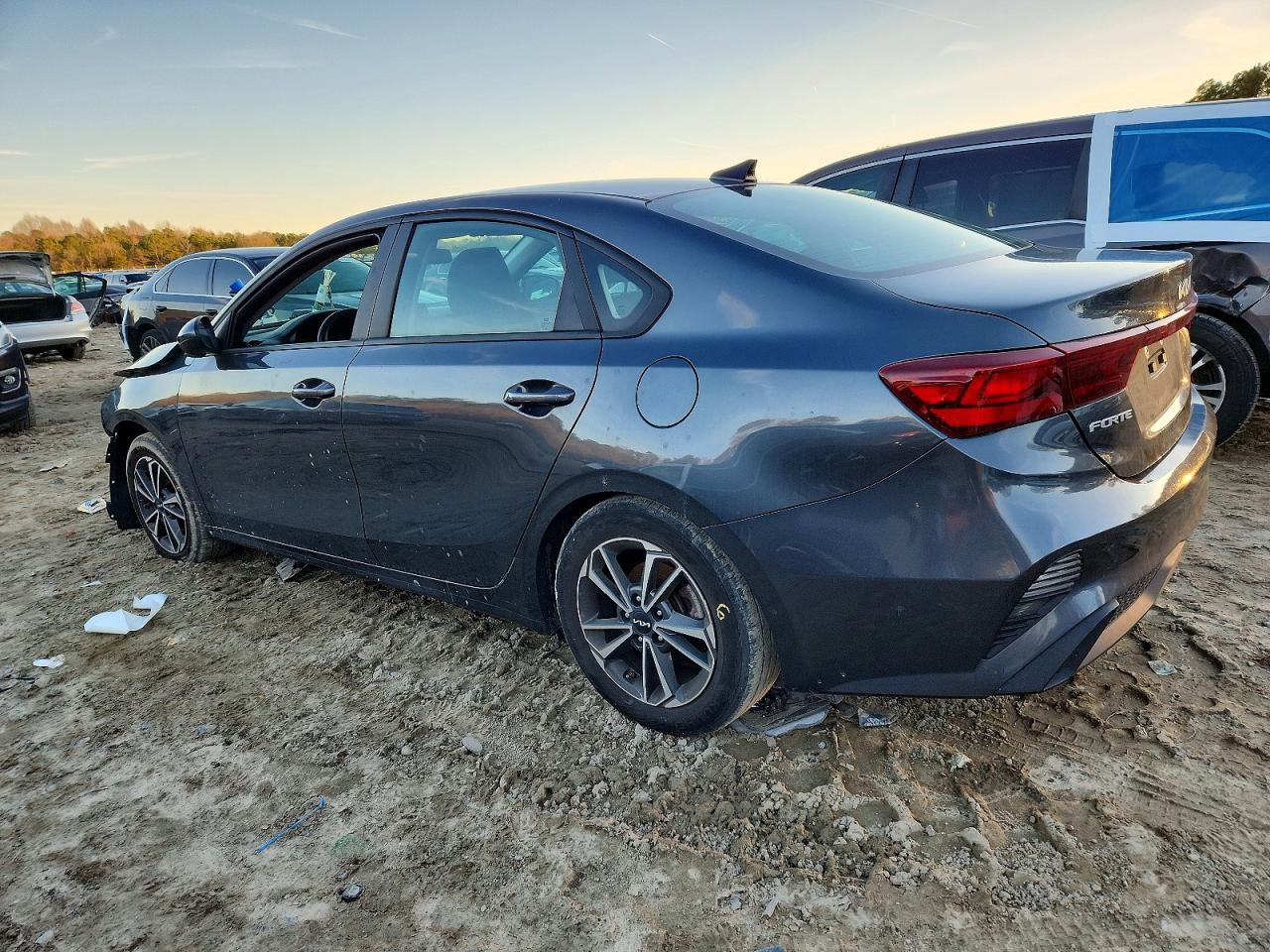 2022 Kia Forte Lxs Gray vin: 3KPF24AD1NE462160