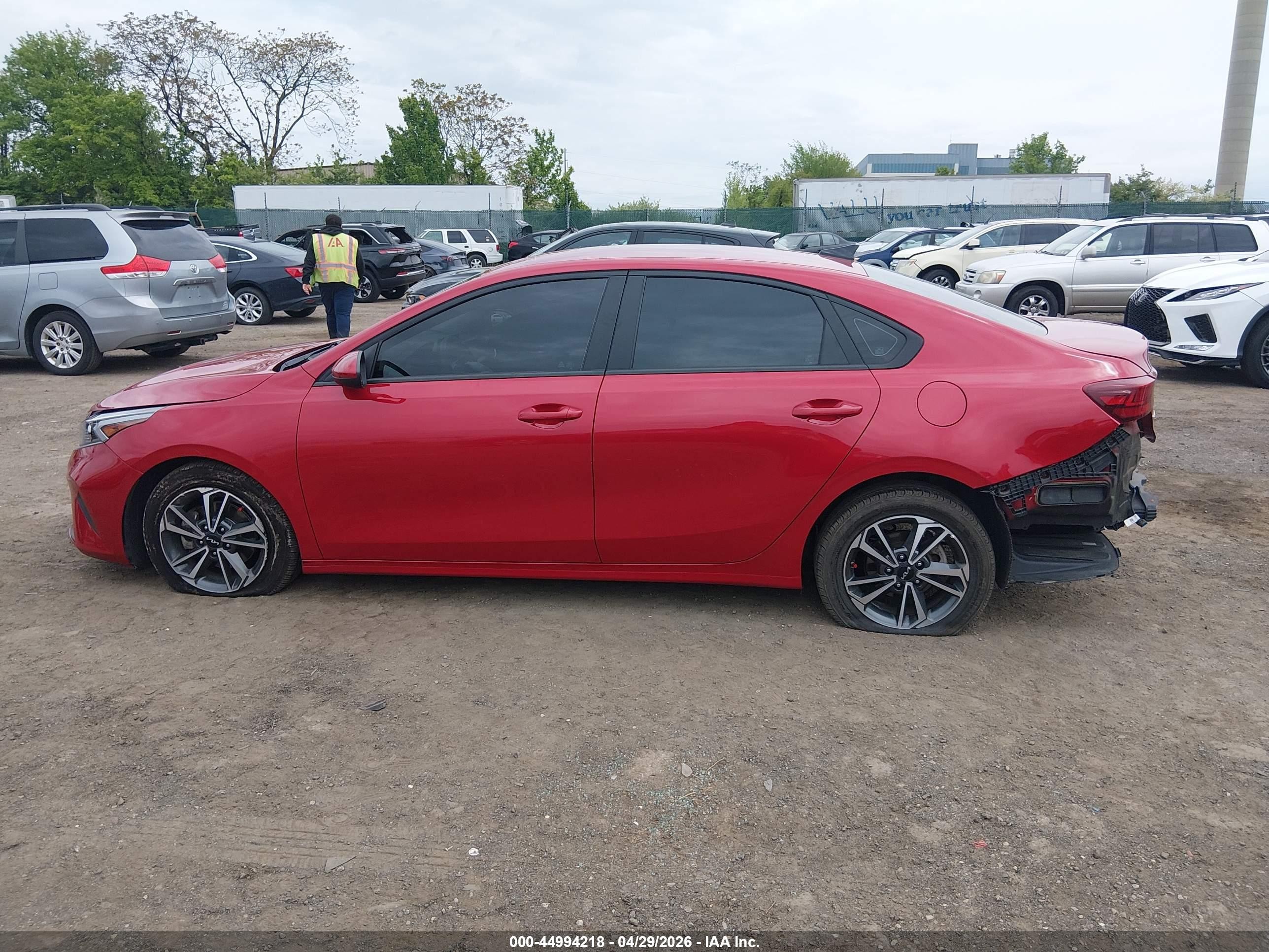 2023 Kia Forte Lxs Красный vin: 3KPF24AD1PE624727