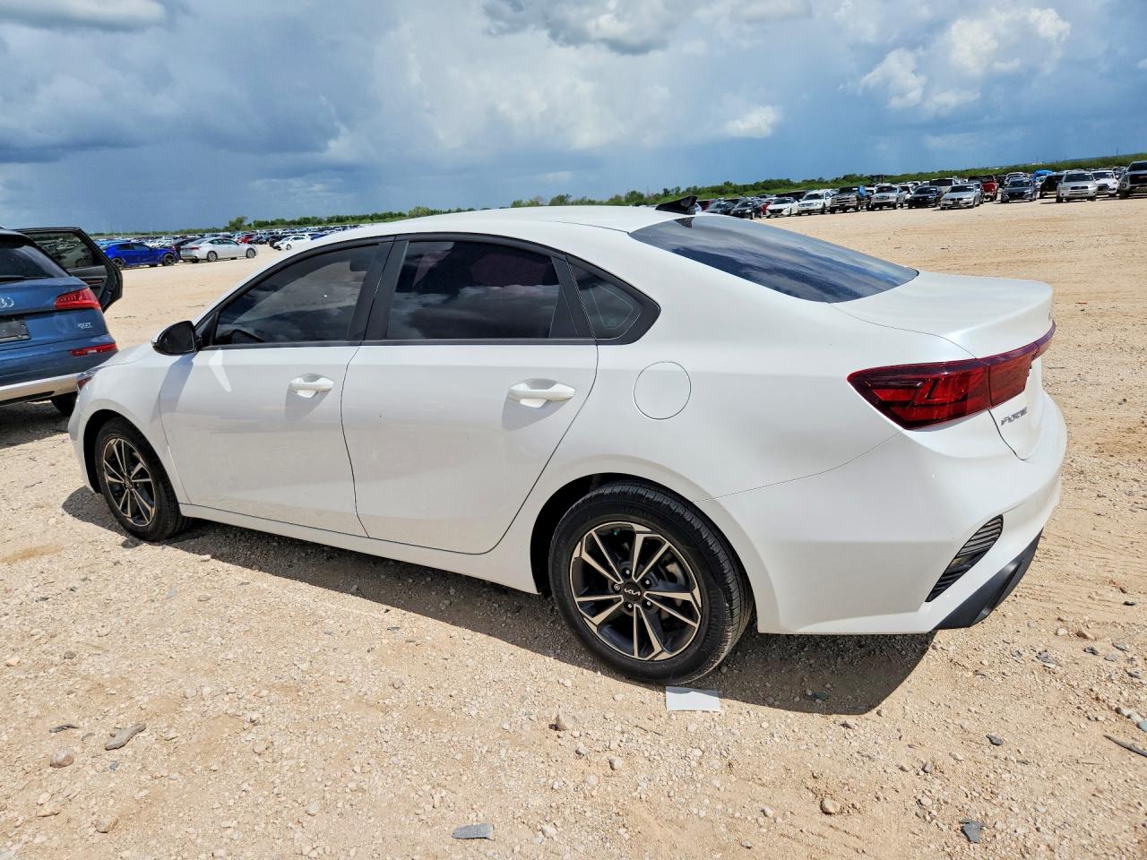 2023 Kia Forte Lxs White vin: 3KPF24AD1PE688220