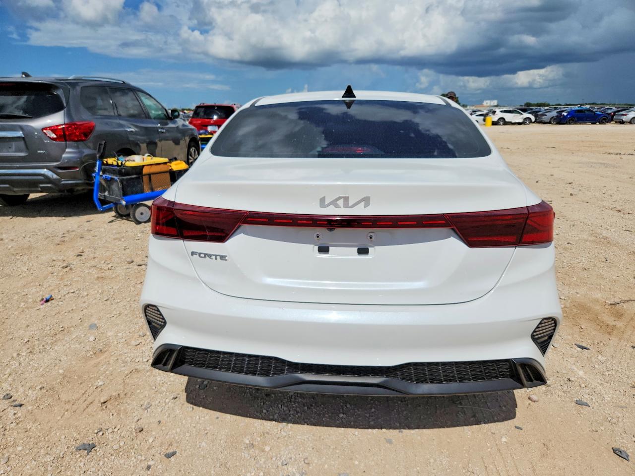 2023 Kia Forte Lxs White vin: 3KPF24AD1PE688220