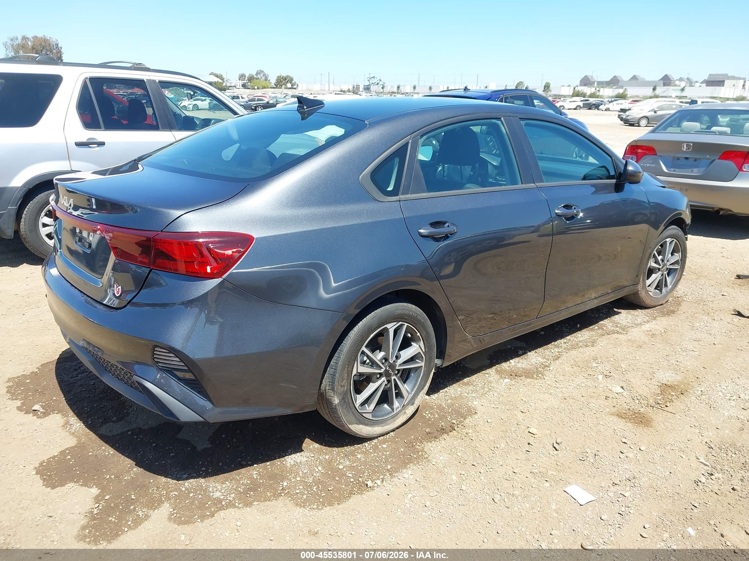 2024 Kia Forte Lxs Gray vin: 3KPF24AD1RE768619