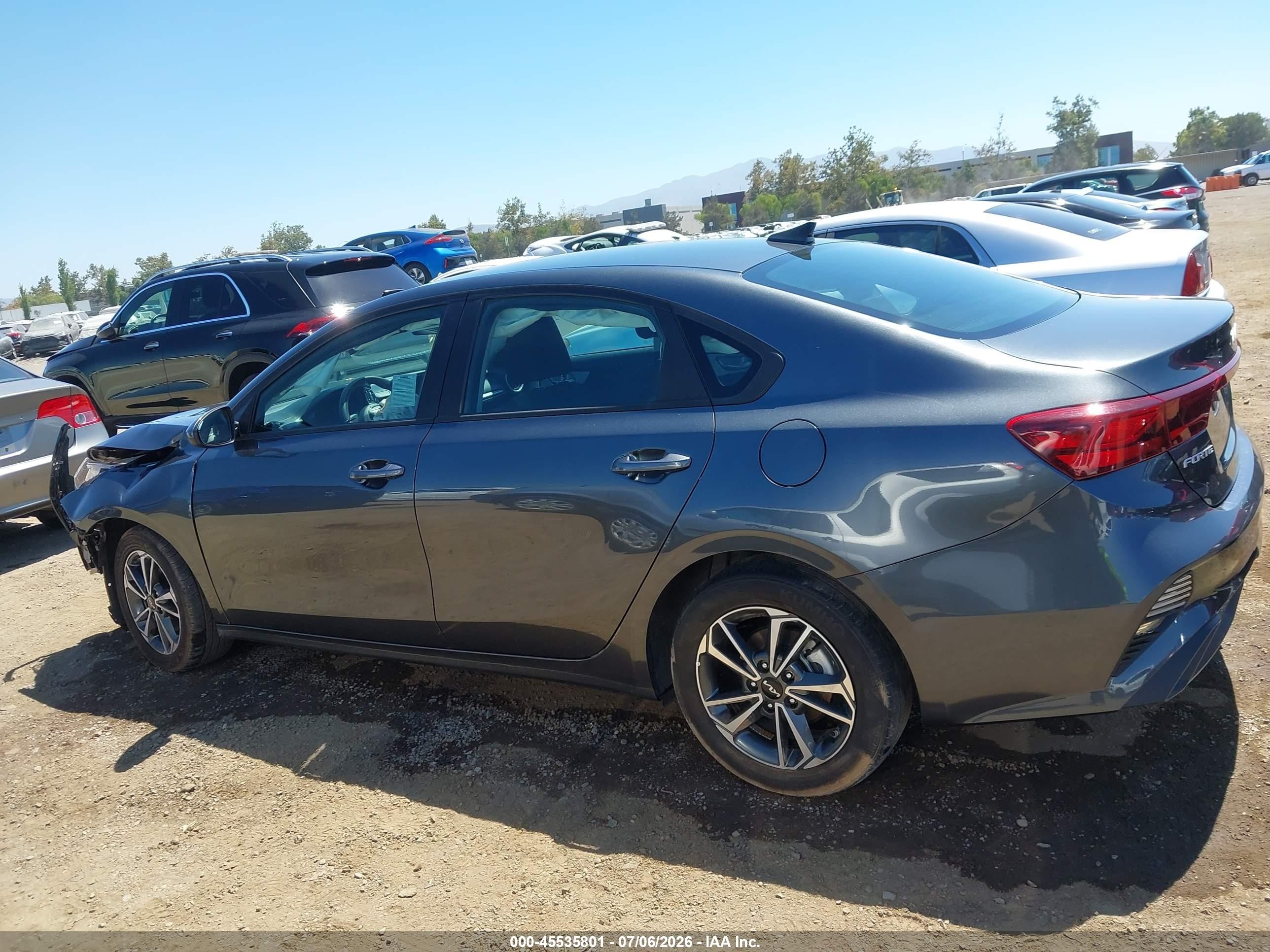 2024 Kia Forte Lxs Gray vin: 3KPF24AD1RE768619