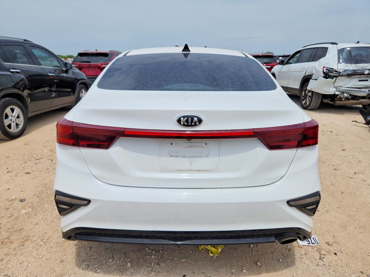 2020 Kia Forte Lxs White vin: 3KPF24AD2LE219129