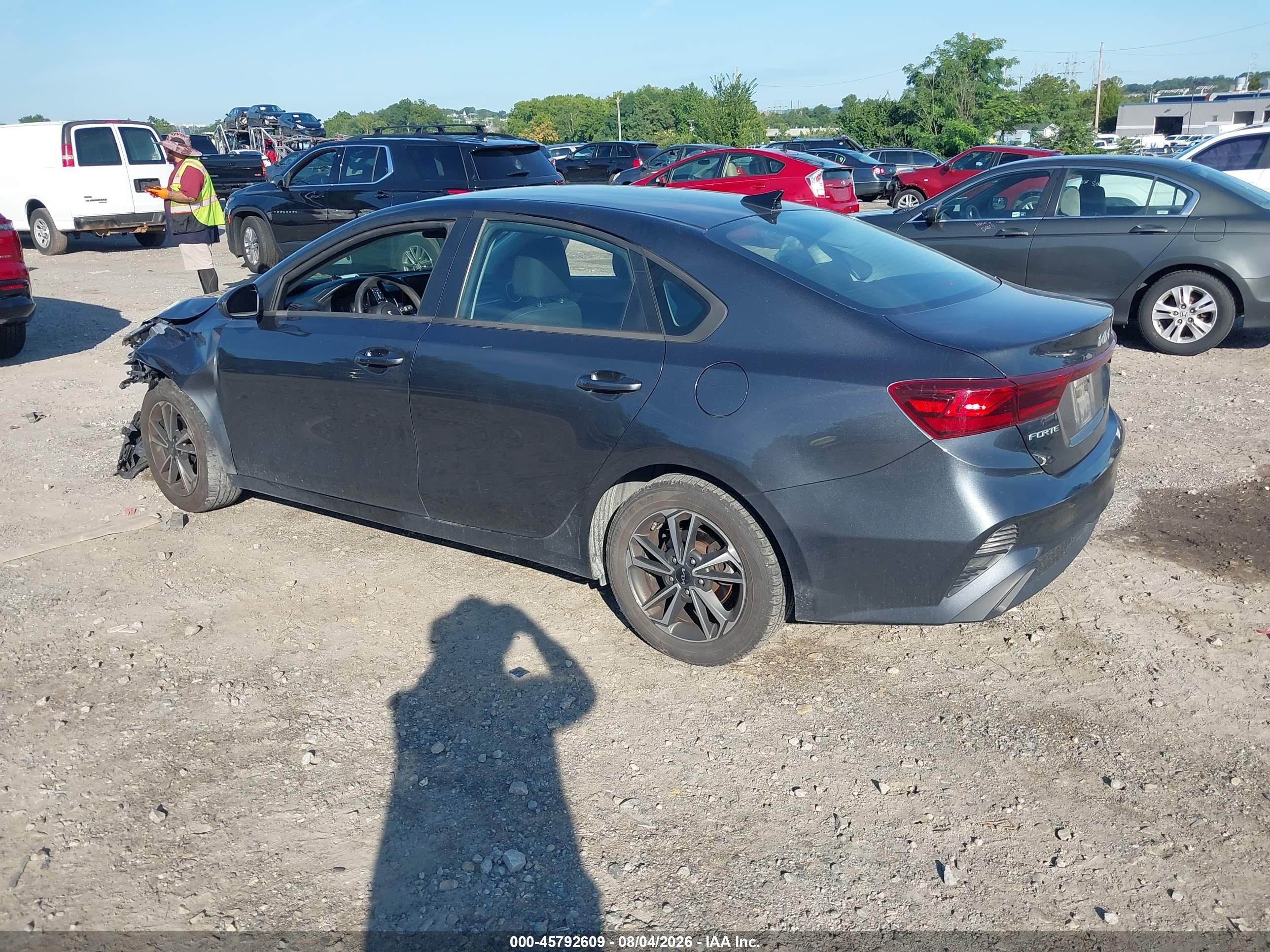 2022 Kia Forte Lxs Gray vin: 3KPF24AD2NE424484