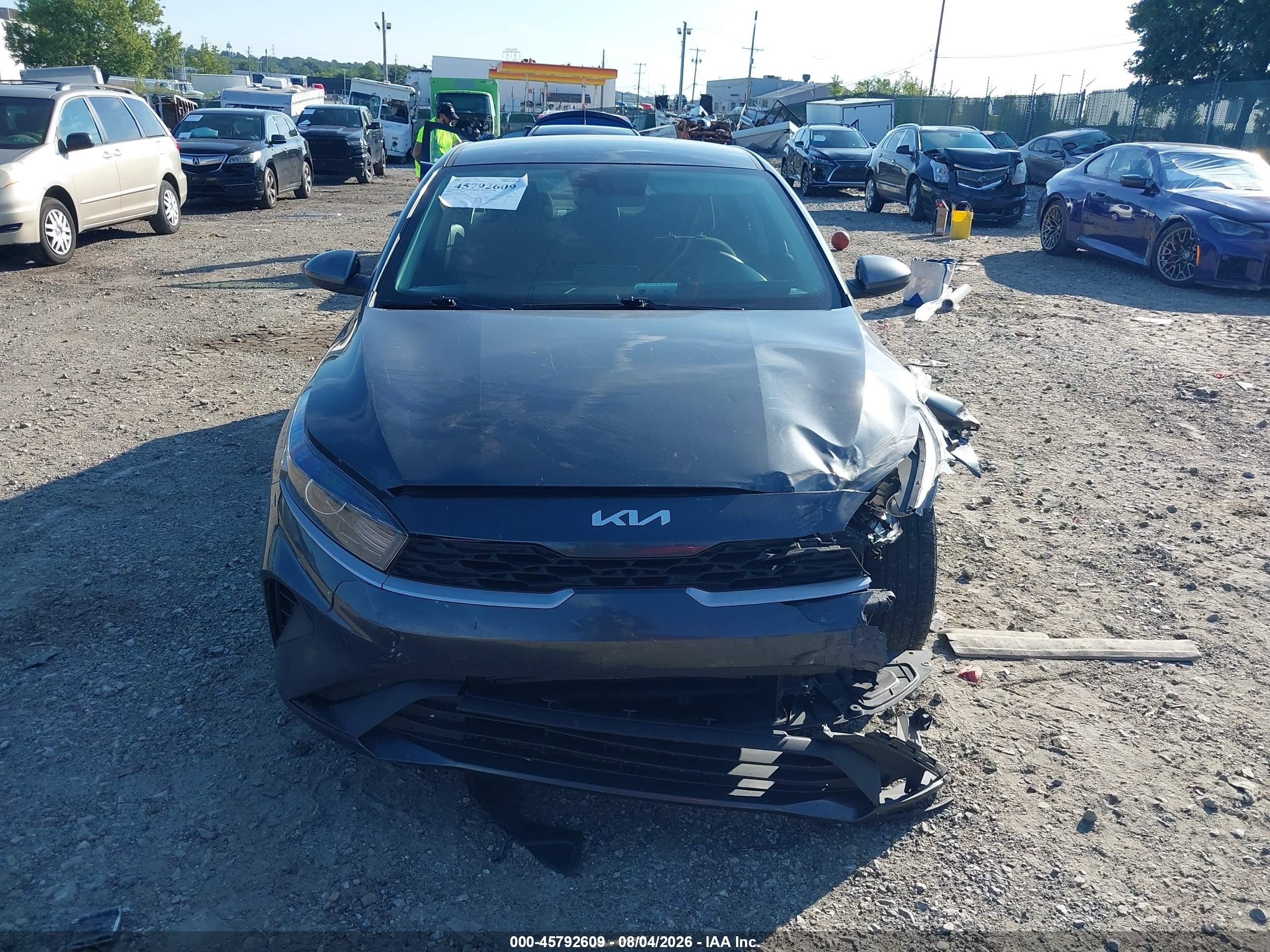 2022 Kia Forte Lxs Gray vin: 3KPF24AD2NE424484