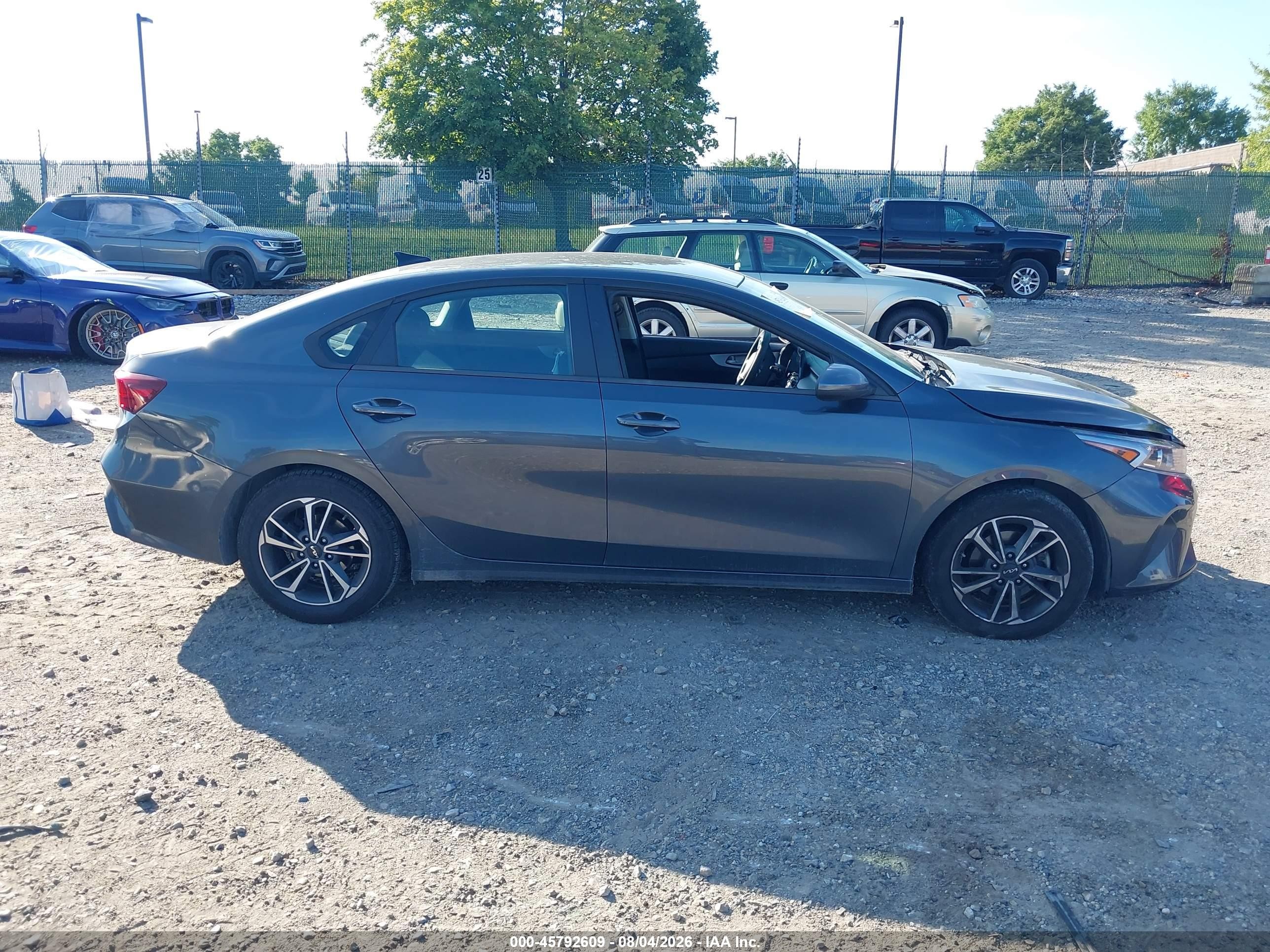 2022 Kia Forte Lxs Gray vin: 3KPF24AD2NE424484