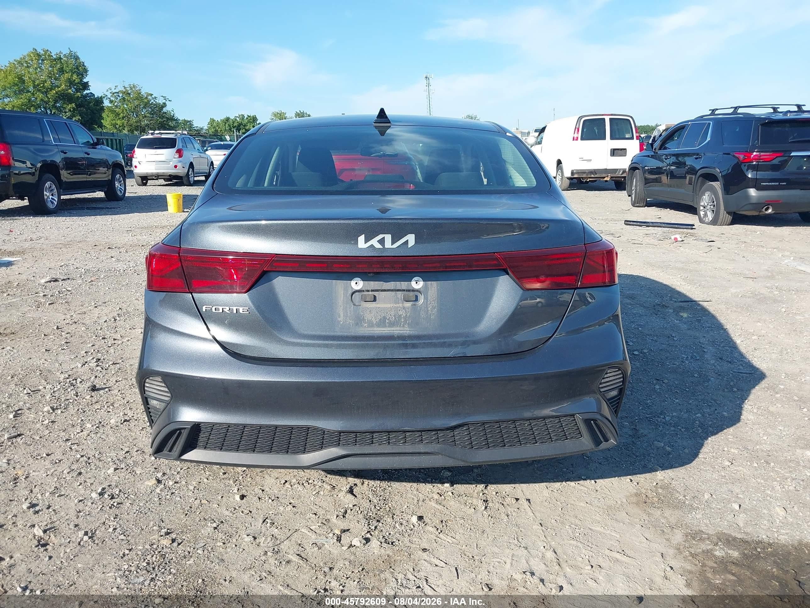 2022 Kia Forte Lxs Gray vin: 3KPF24AD2NE424484