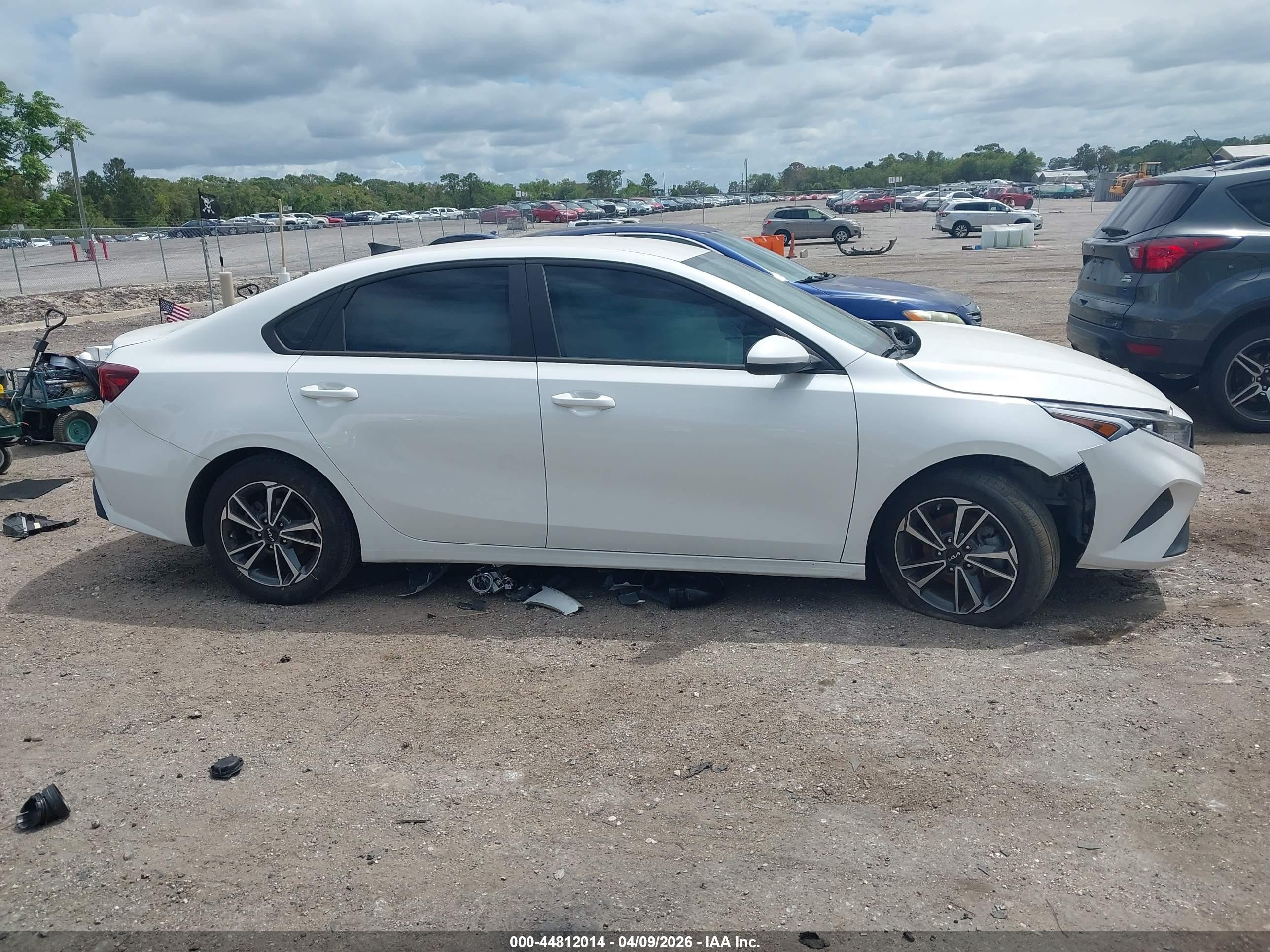 2023 Kia Forte Lxs White vin: 3KPF24AD2PE577661