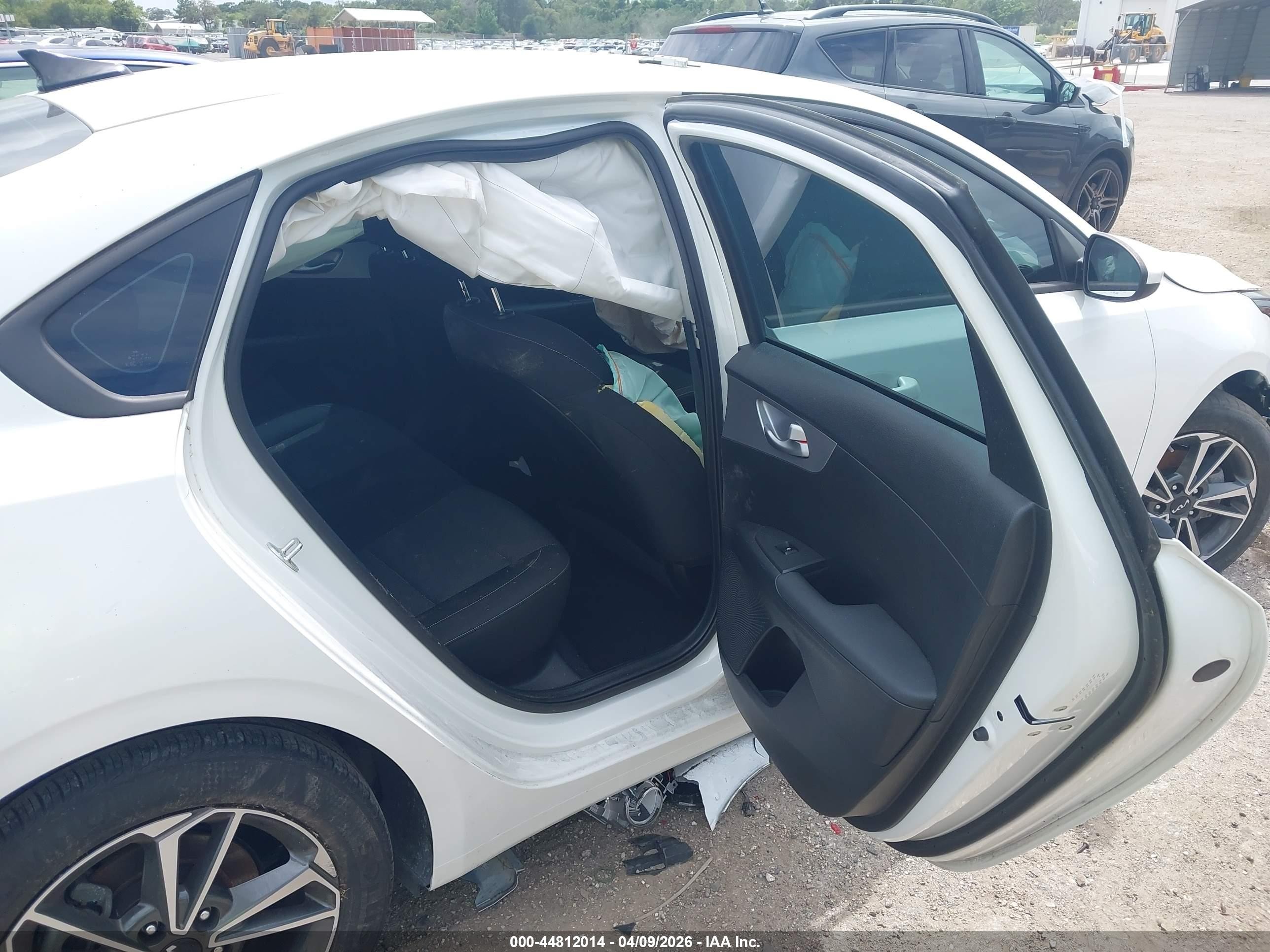 2023 Kia Forte Lxs White vin: 3KPF24AD2PE577661