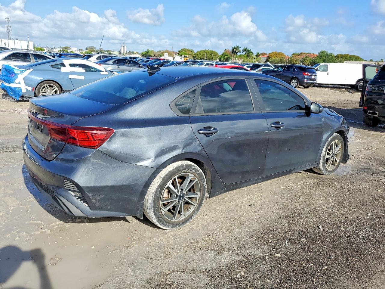 2023 Kia Forte Lxs Gray vin: 3KPF24AD2PE655193