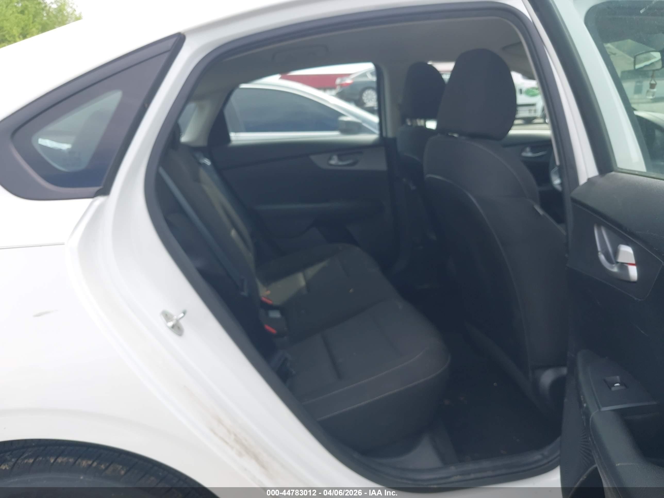 2019 Kia Forte Fe White vin: 3KPF24AD3KE079512