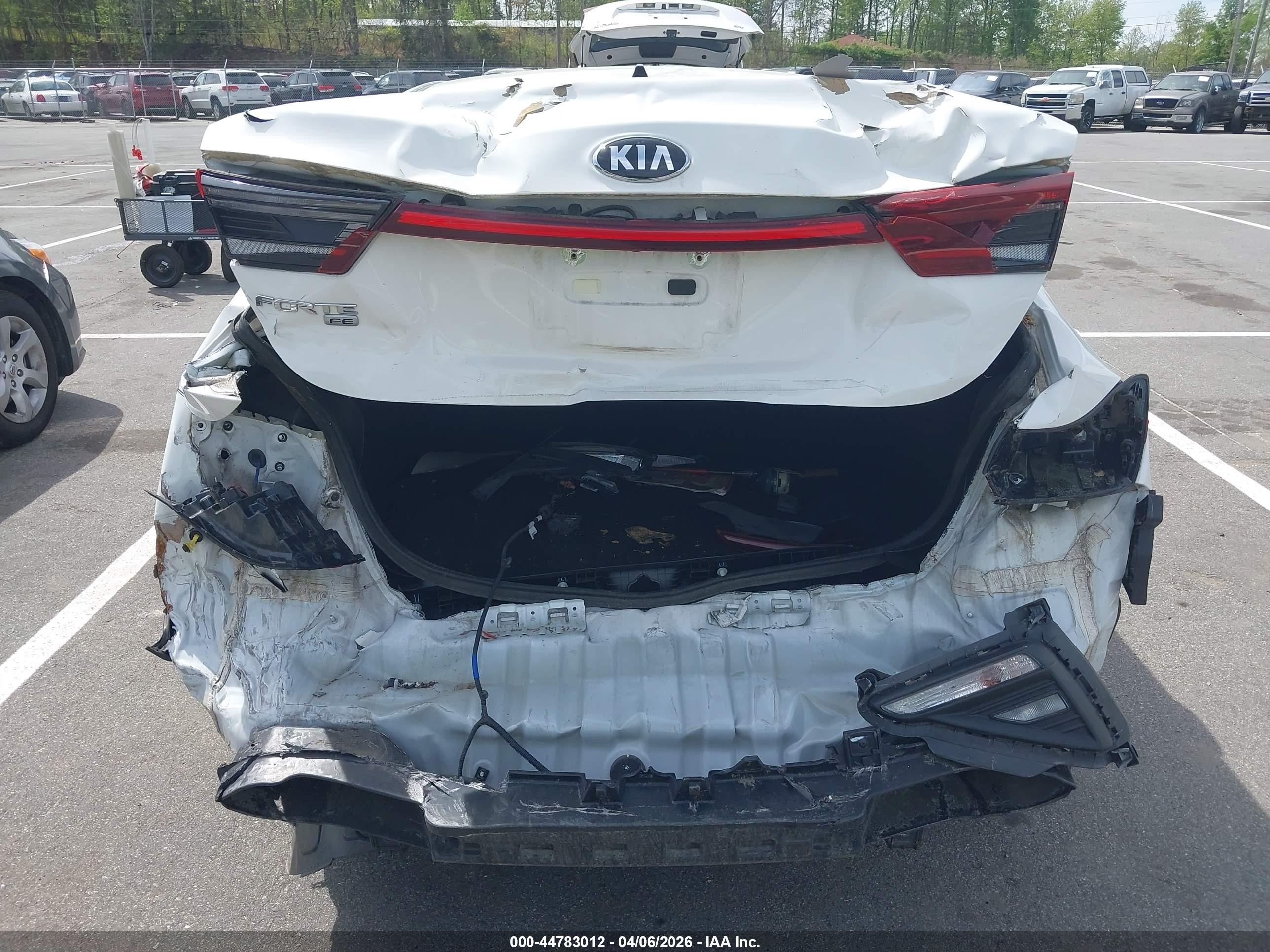 2019 Kia Forte Fe White vin: 3KPF24AD3KE079512
