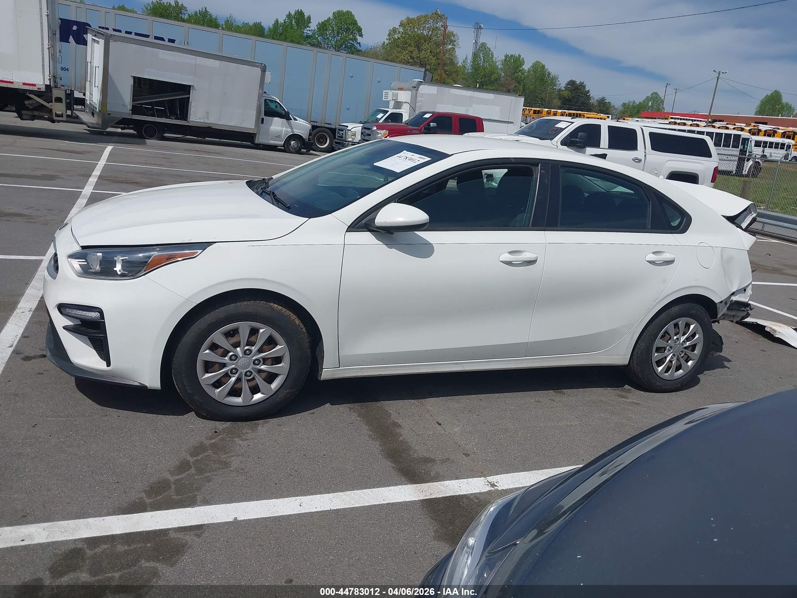 2019 Kia Forte Fe White vin: 3KPF24AD3KE079512