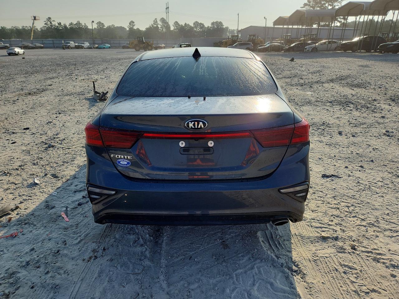 2020 Kia Forte Black vin: 3KPF24AD3LE252396