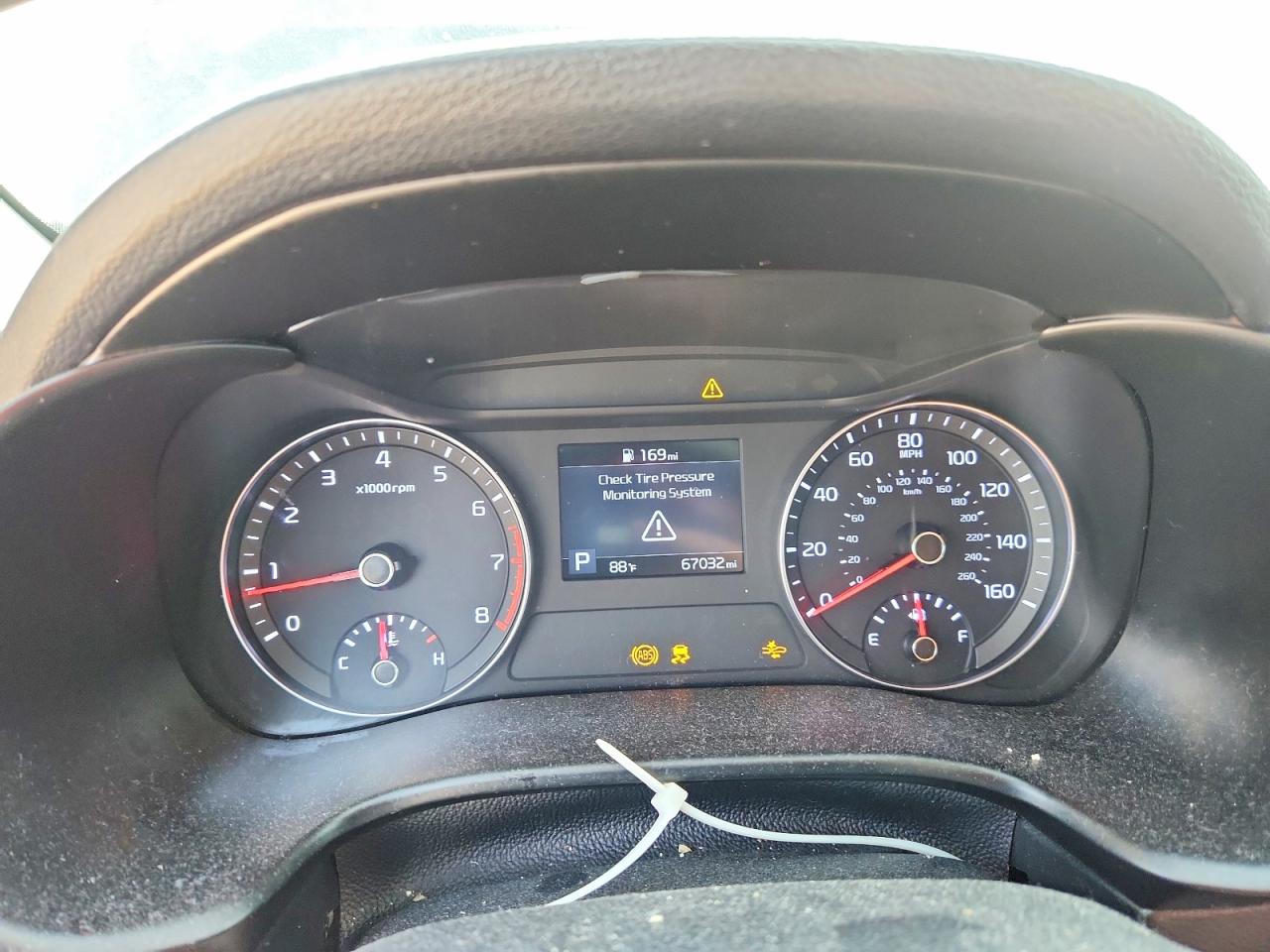 2020 Kia Forte Black vin: 3KPF24AD3LE252396