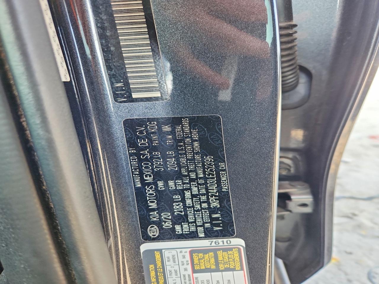 2020 Kia Forte Black vin: 3KPF24AD3LE252396