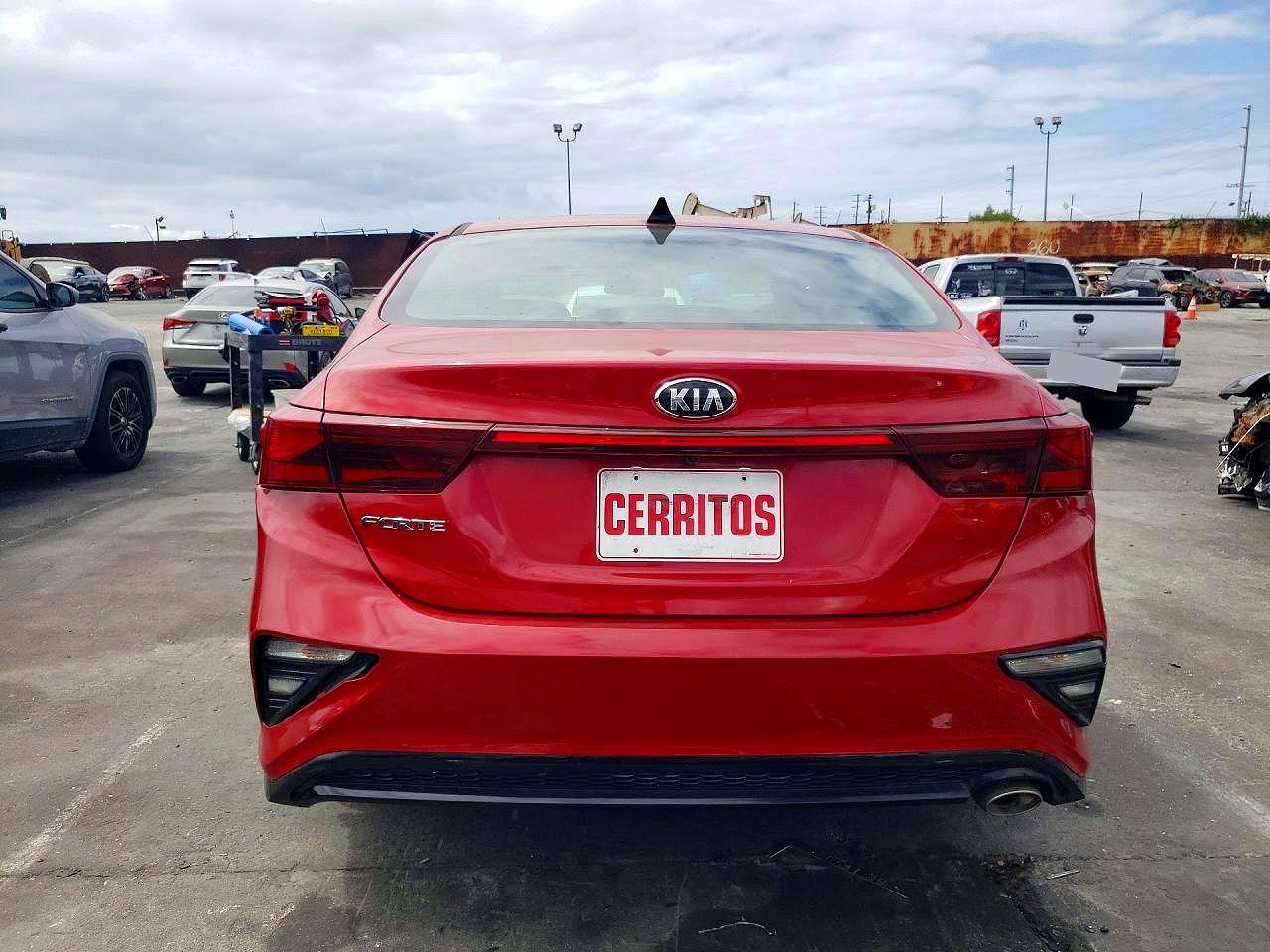 2021 Kia Forte Lxs Red vin: 3KPF24AD3ME330015