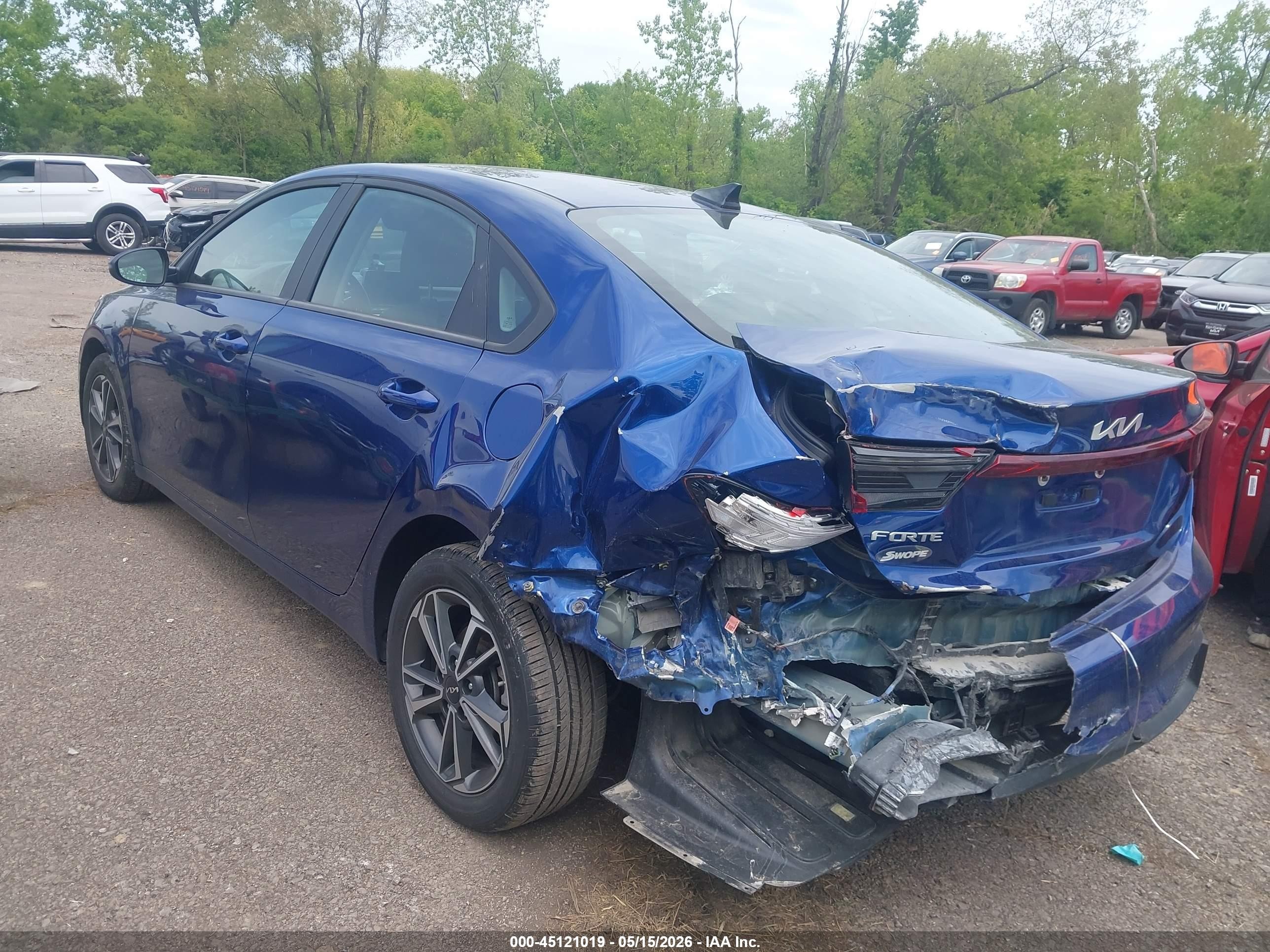 2022 Kia Forte Lxs Blue vin: 3KPF24AD3NE467893