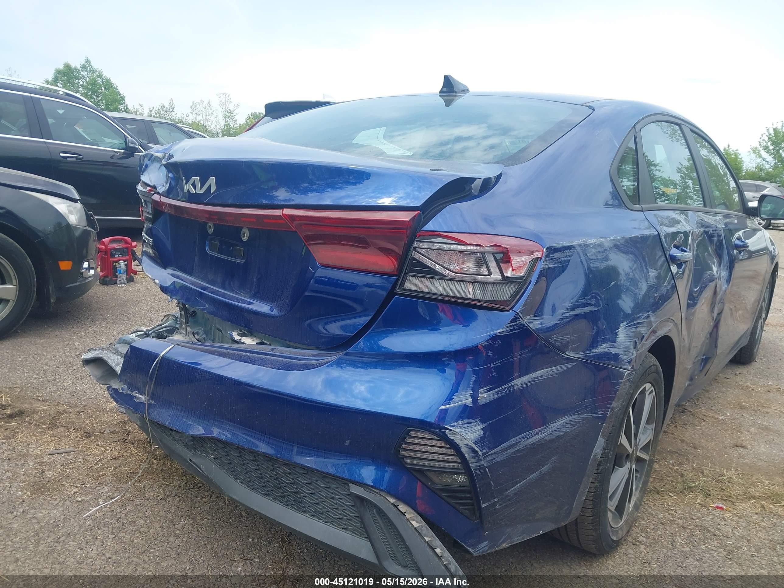 2022 Kia Forte Lxs Blue vin: 3KPF24AD3NE467893