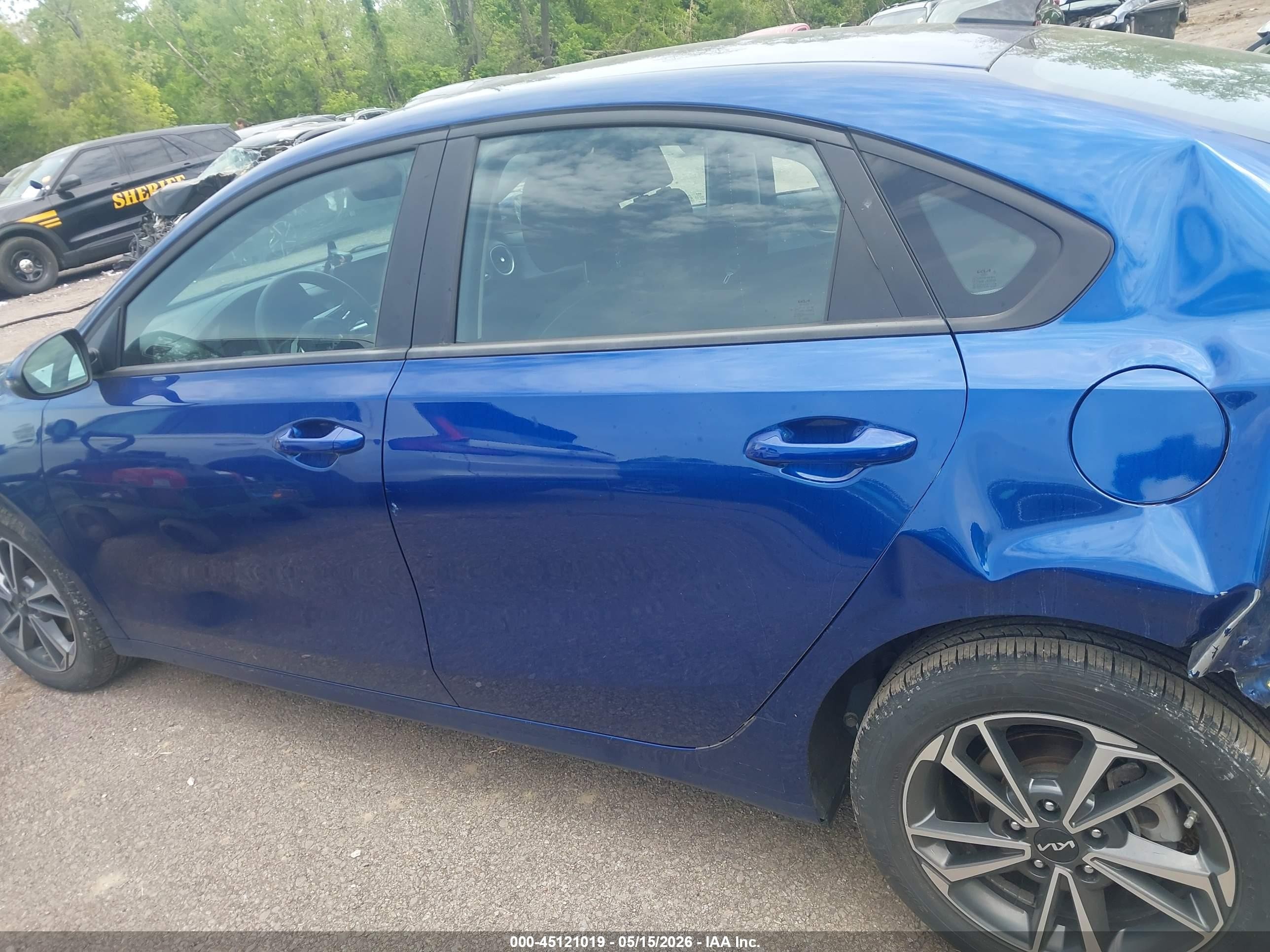 2022 Kia Forte Lxs Blue vin: 3KPF24AD3NE467893
