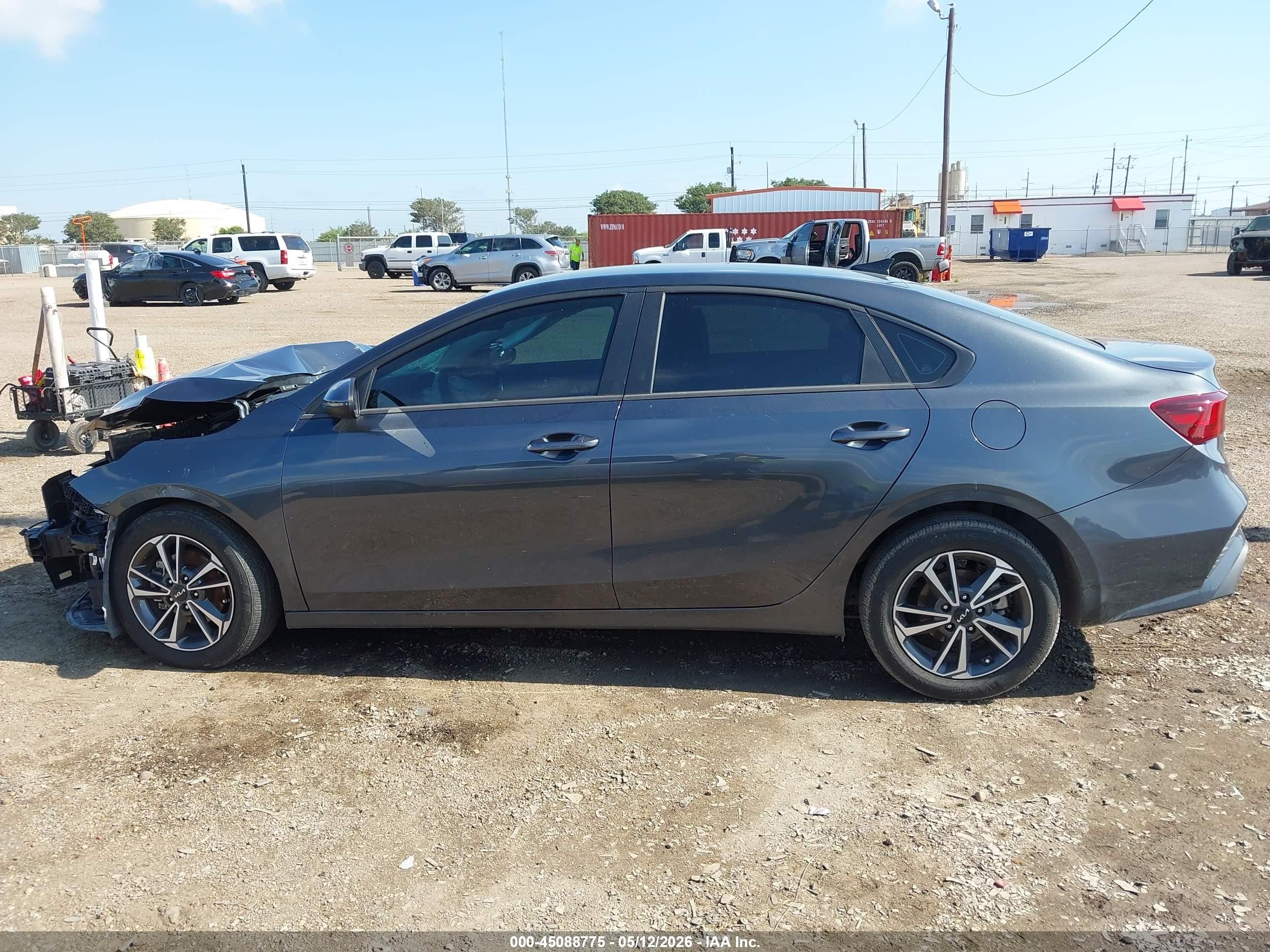 2024 Kia Forte Lxs Black vin: 3KPF24AD3RE812328