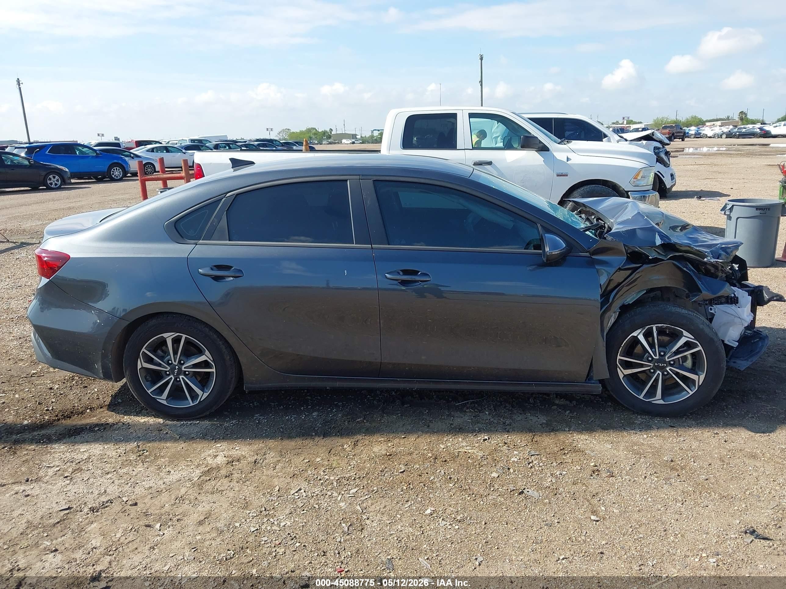 2024 Kia Forte Lxs Black vin: 3KPF24AD3RE812328