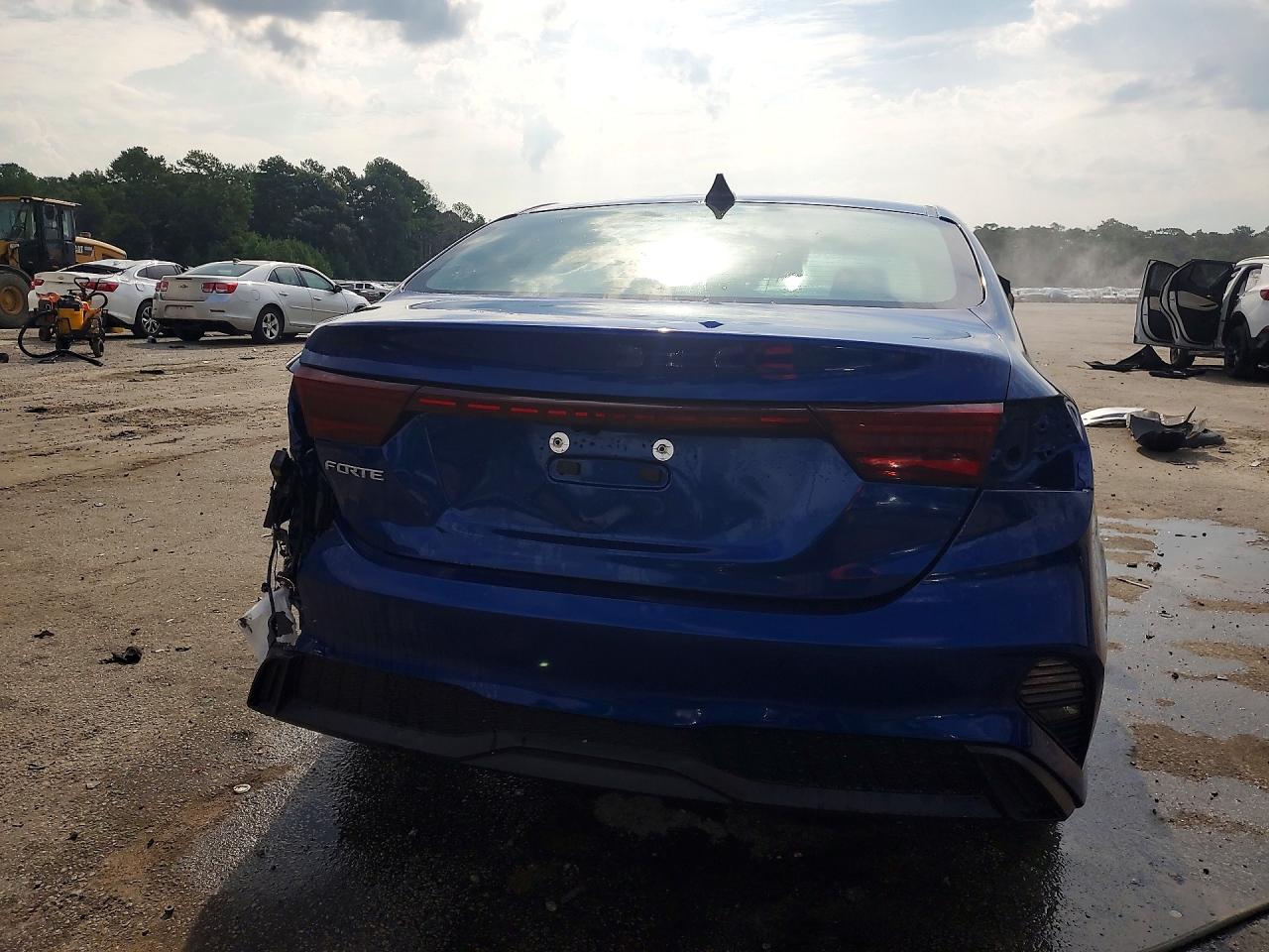 2023 Kia Forte Lxs Blue vin: 3KPF24AD4PE639416