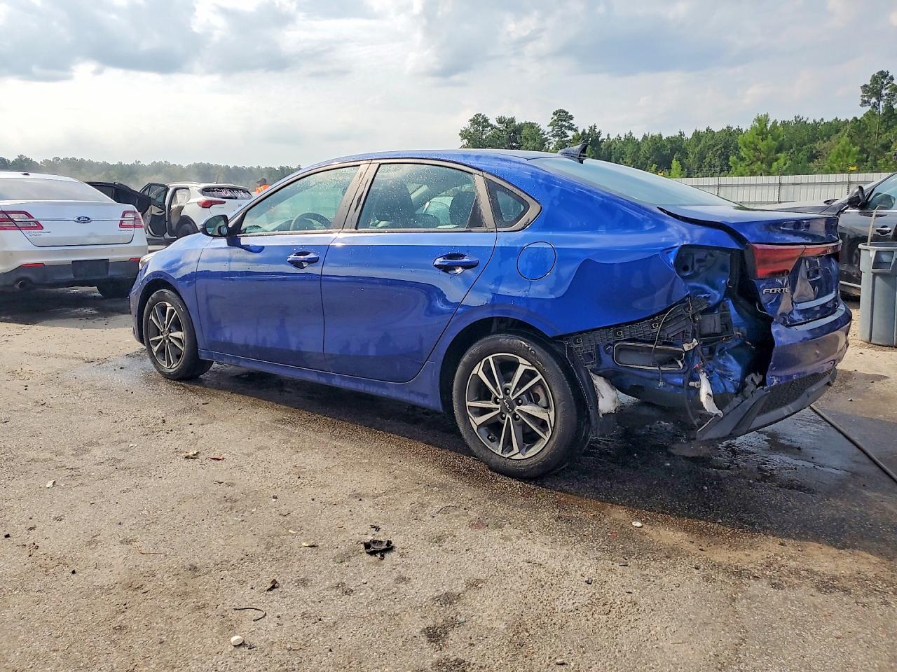 2023 Kia Forte Lxs Blue vin: 3KPF24AD4PE639416