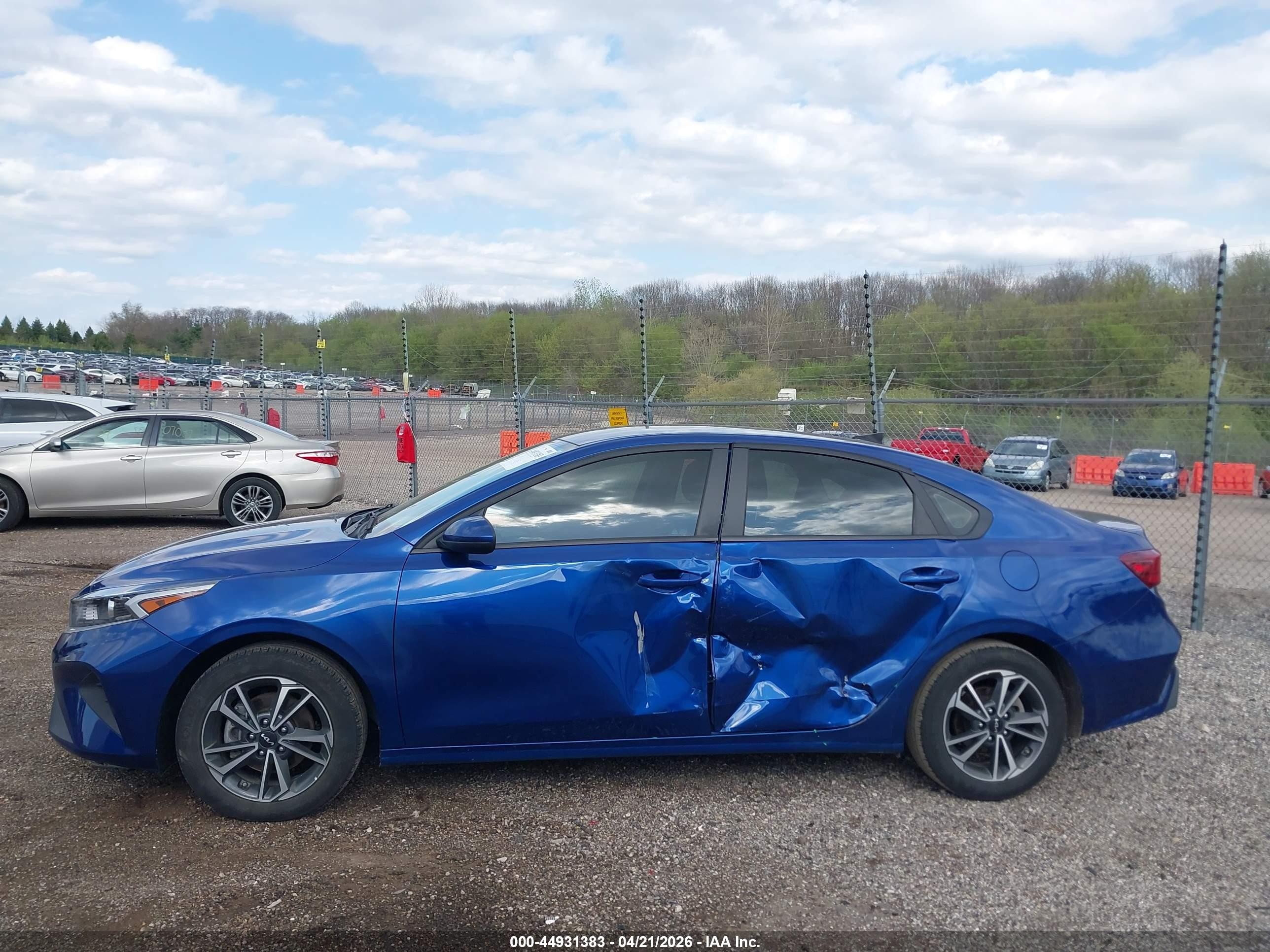 2024 Kia Forte Lxs Blue vin: 3KPF24AD4RE788069