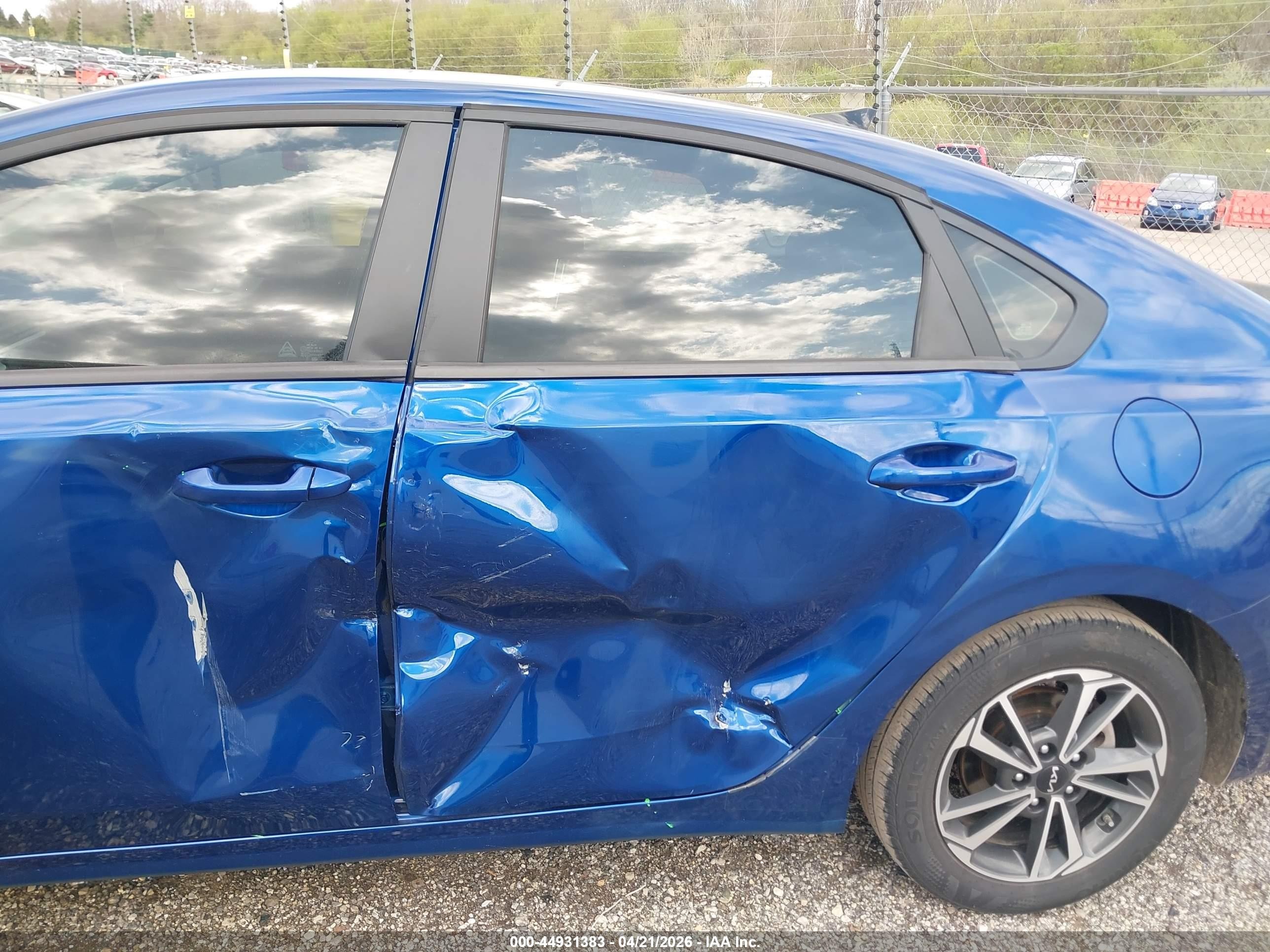 2024 Kia Forte Lxs Blue vin: 3KPF24AD4RE788069