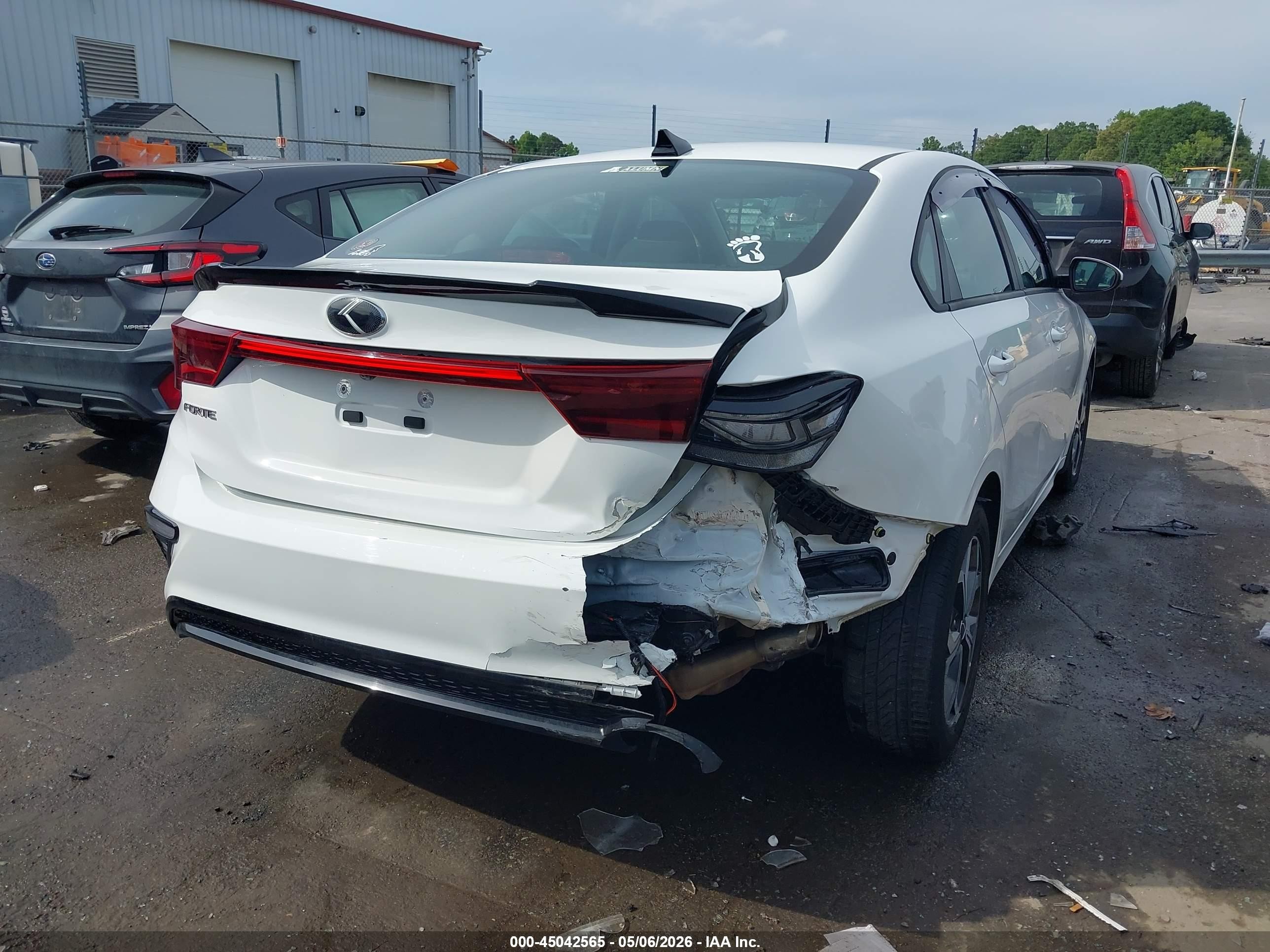2019 Kia Forte Lxs White vin: 3KPF24AD5KE060931