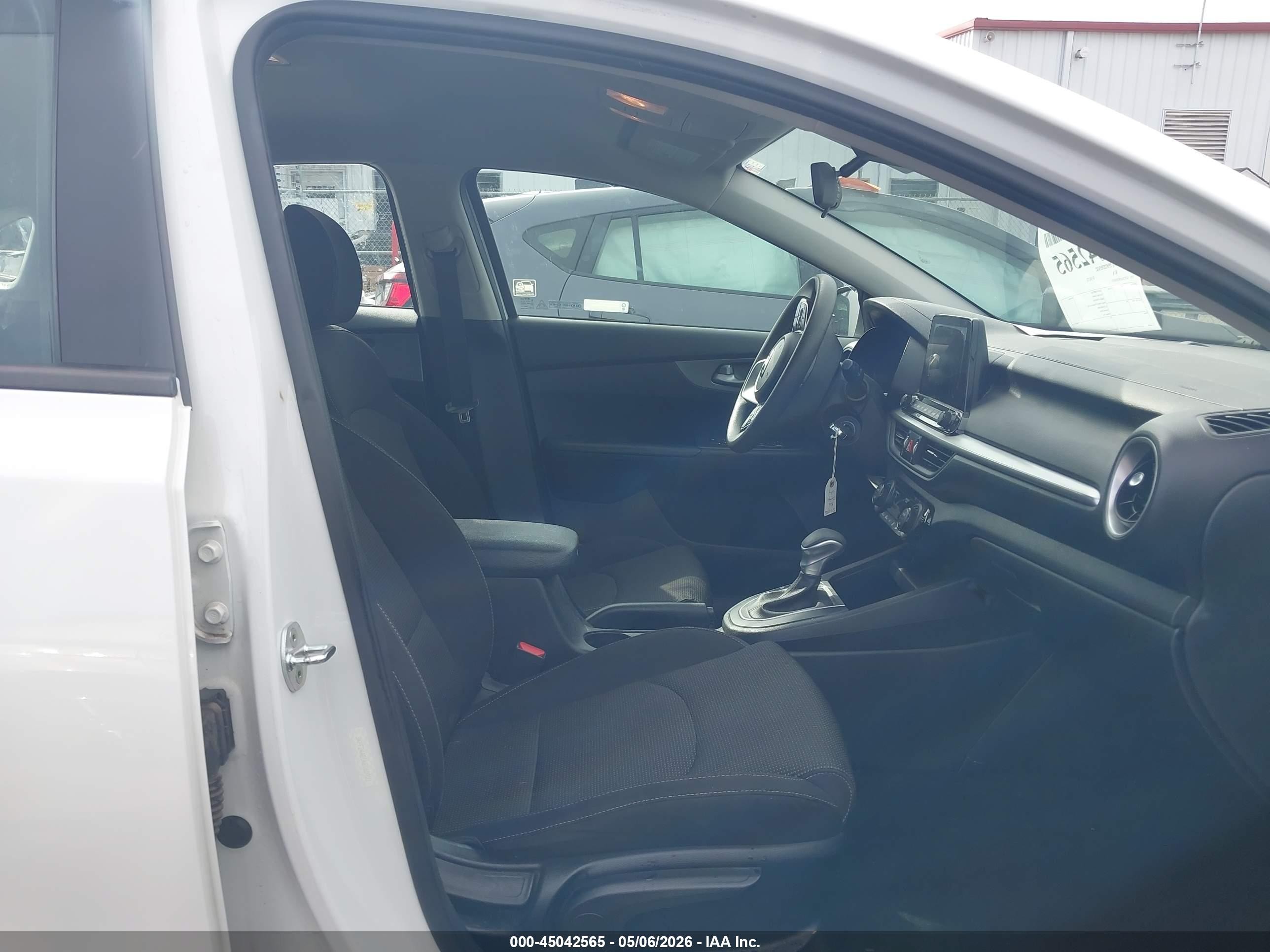 2019 Kia Forte Lxs White vin: 3KPF24AD5KE060931