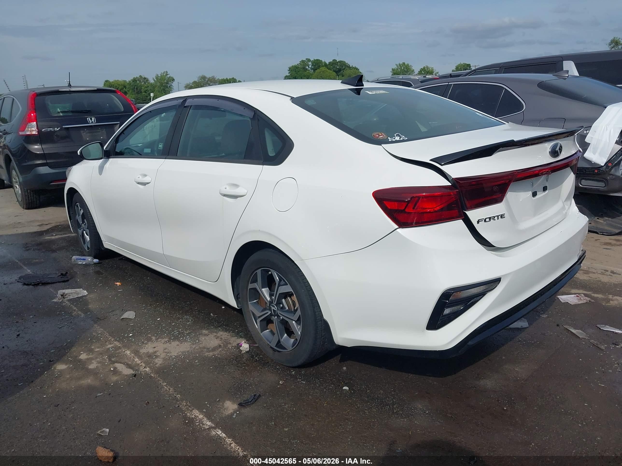 2019 Kia Forte Lxs White vin: 3KPF24AD5KE060931