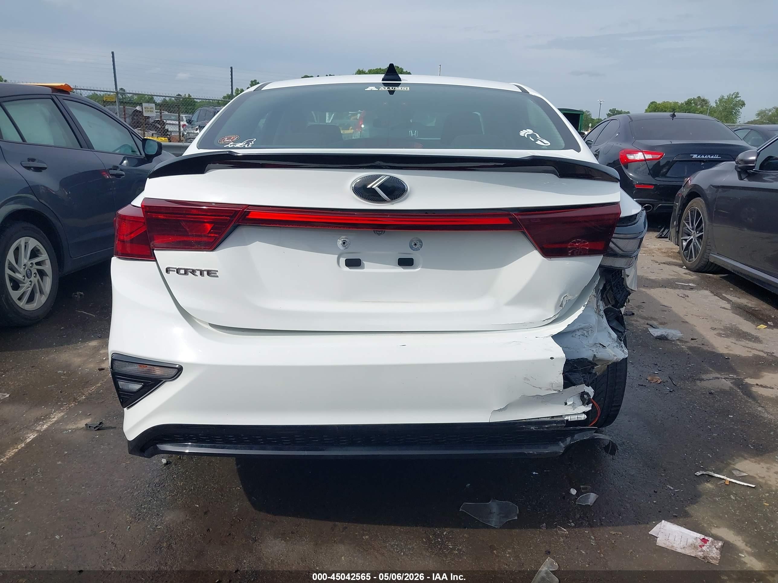 2019 Kia Forte Lxs White vin: 3KPF24AD5KE060931