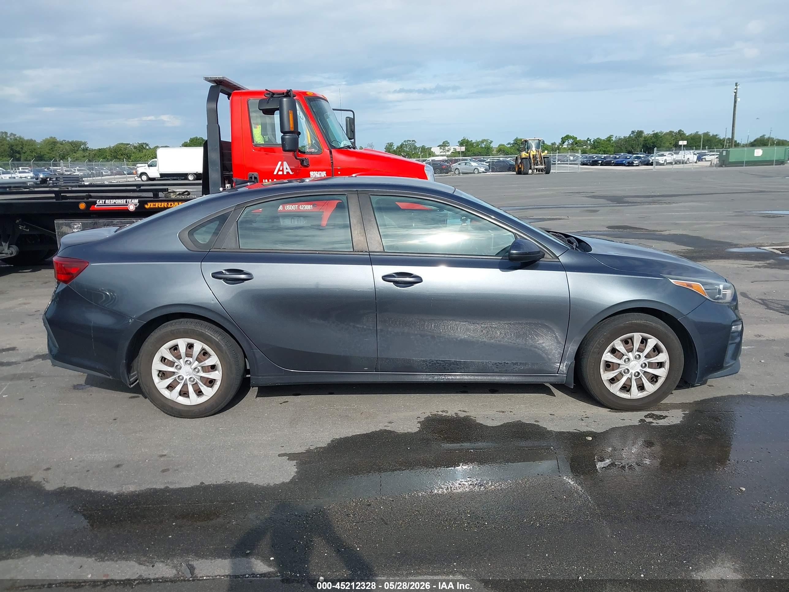 2020 Kia Forte Fe Gray vin: 3KPF24AD5LE175157