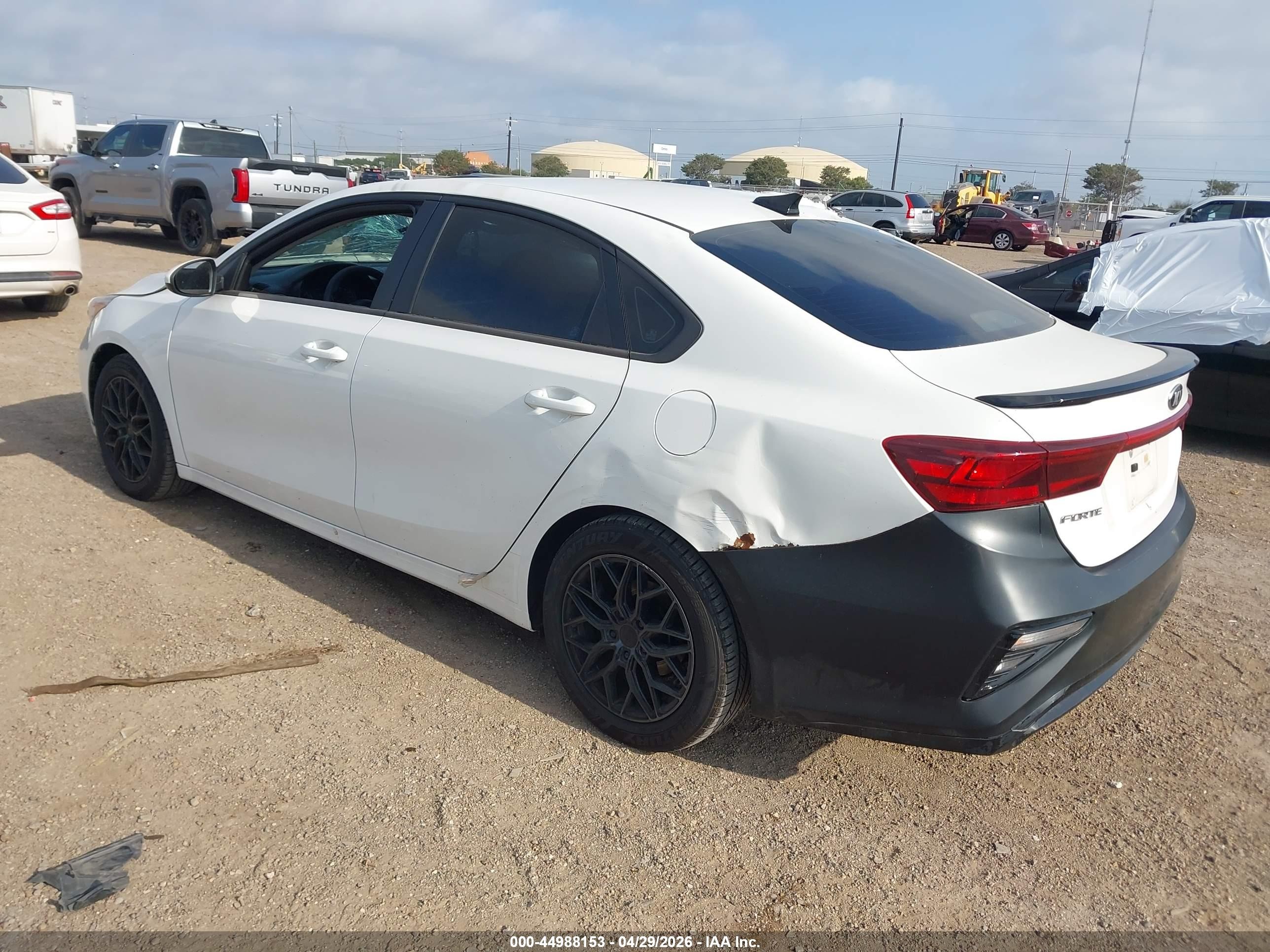 2020 Kia Forte Lxs White vin: 3KPF24AD5LE243926