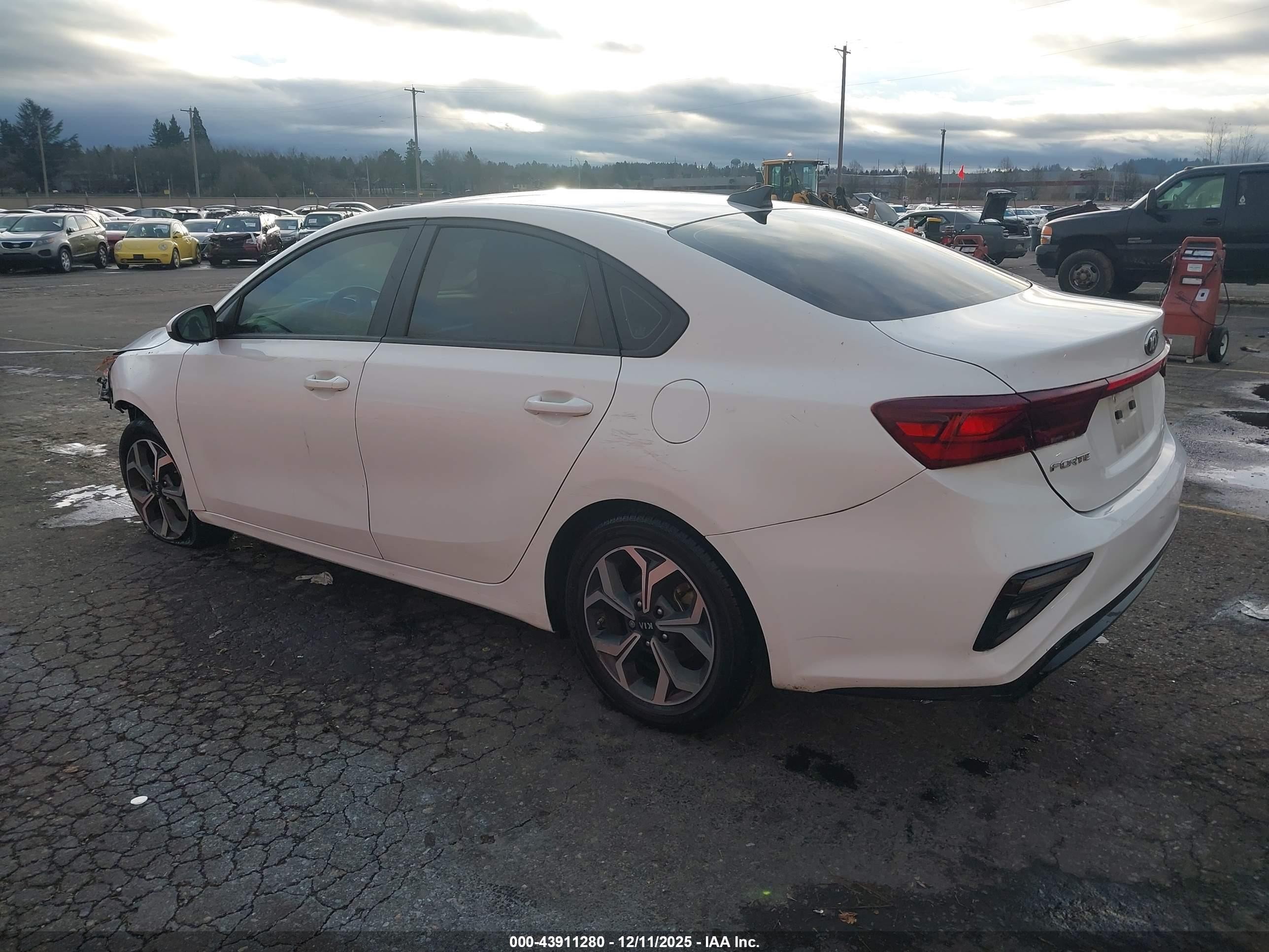 2020 Kia Forte Lxs White vin: 3KPF24AD5LE249306