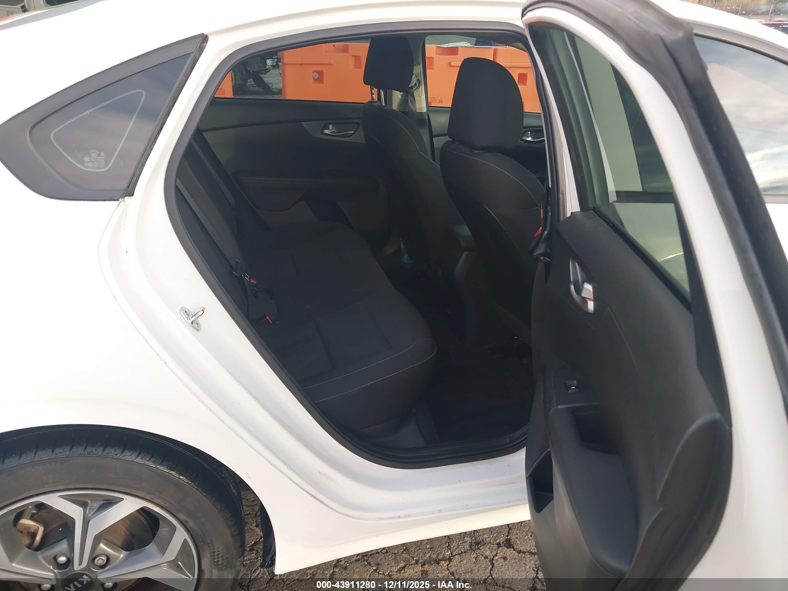 2020 Kia Forte Lxs White vin: 3KPF24AD5LE249306