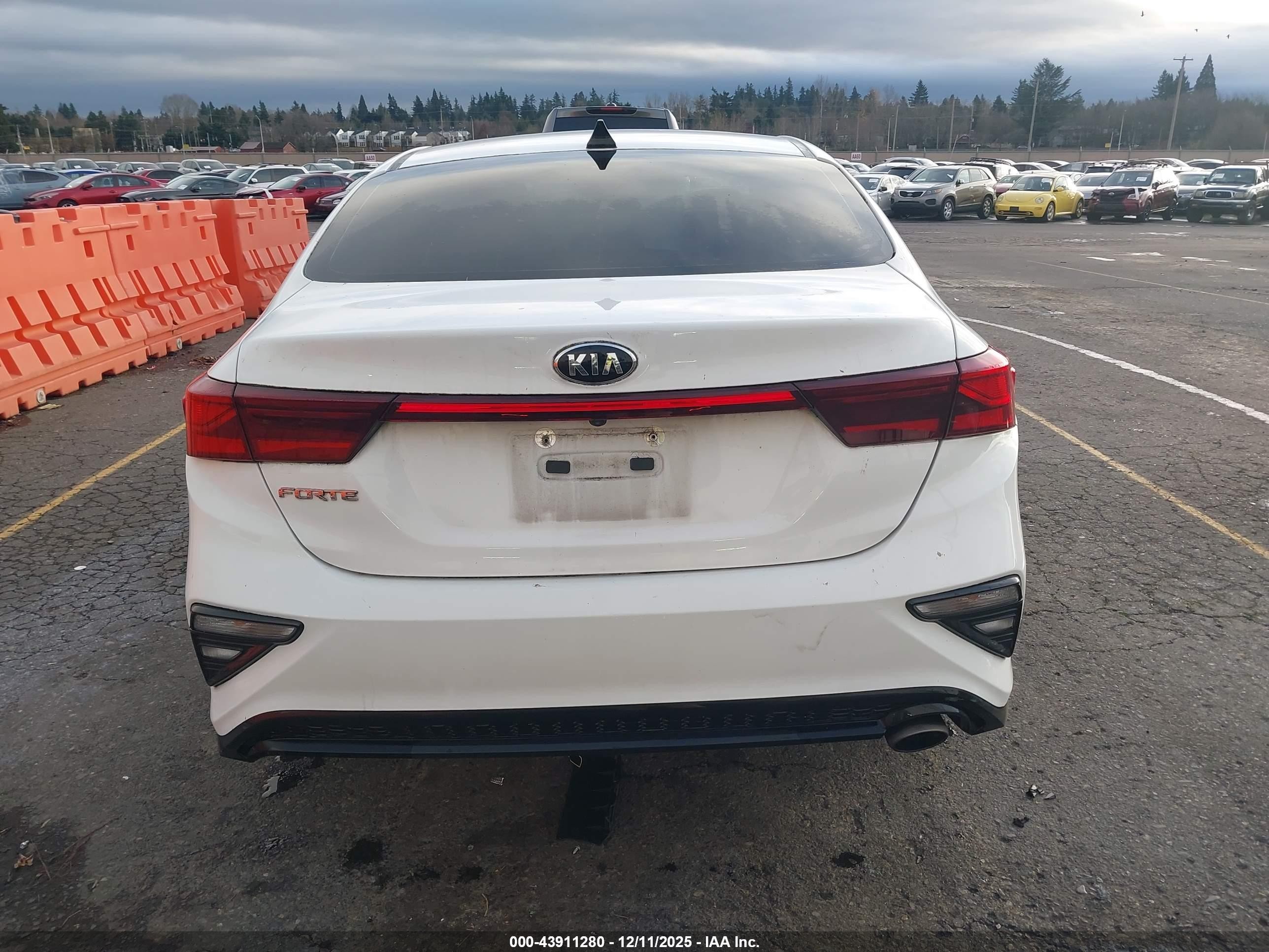 2020 Kia Forte Lxs White vin: 3KPF24AD5LE249306
