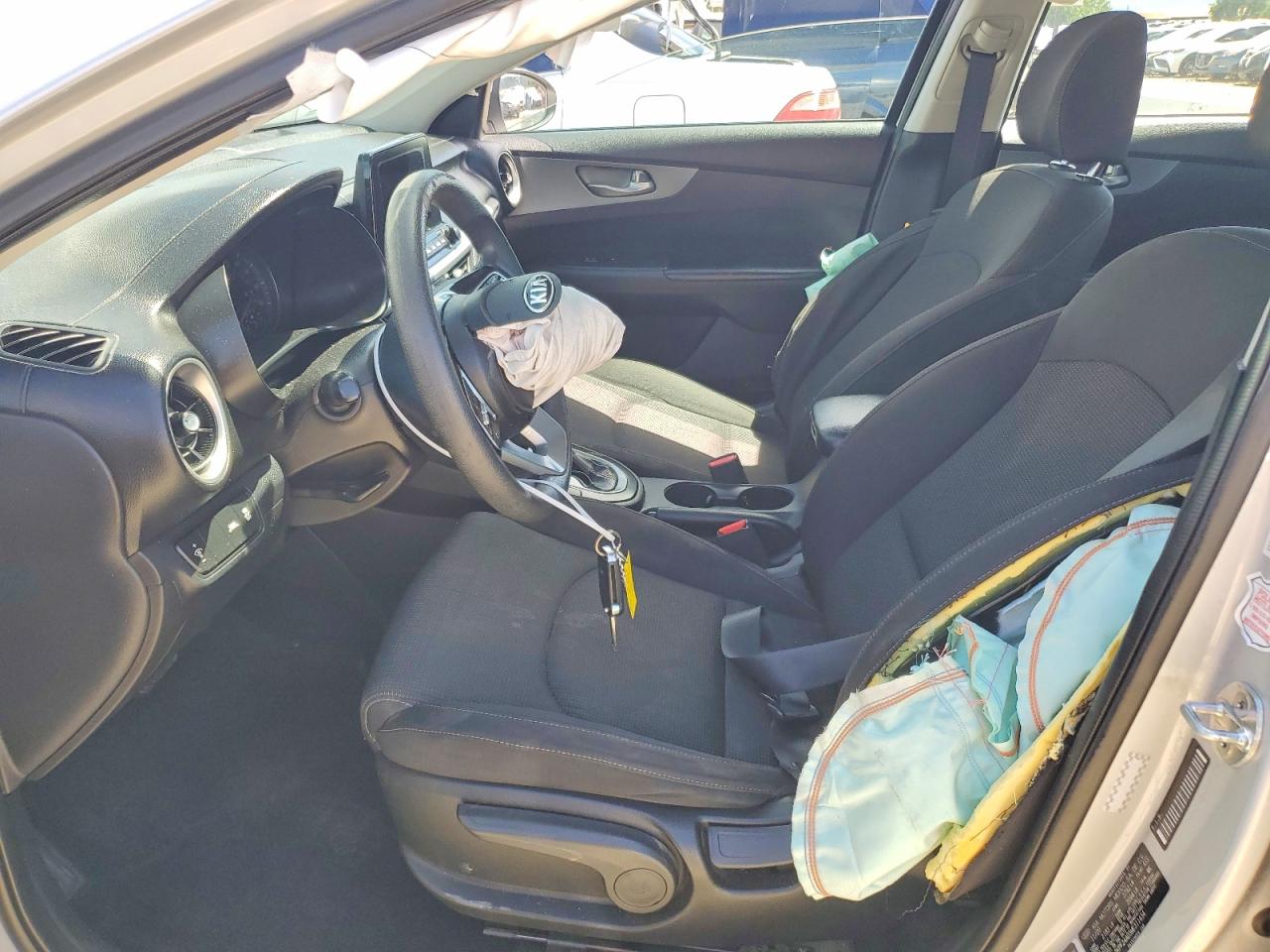 2021 Kia Forte Lxs Silver vin: 3KPF24AD5ME311434