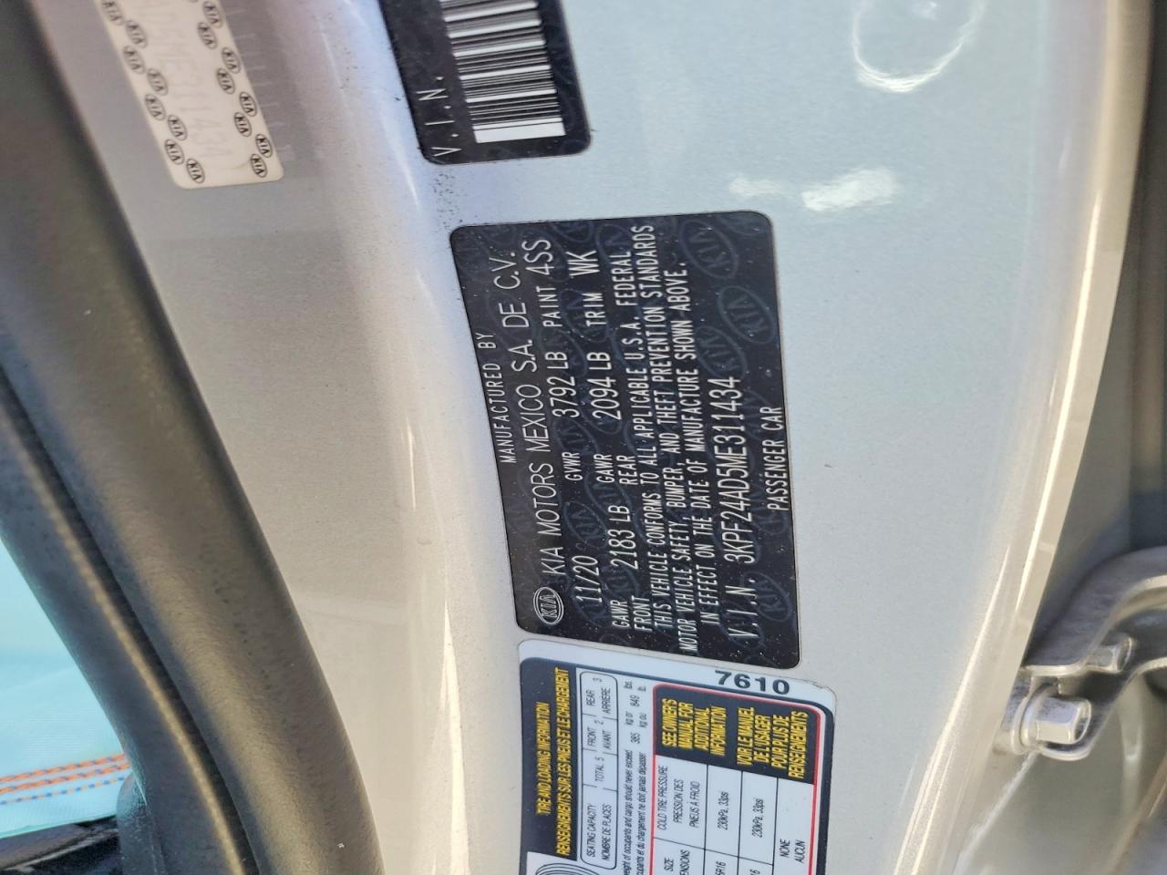 2021 Kia Forte Lxs Silver vin: 3KPF24AD5ME311434